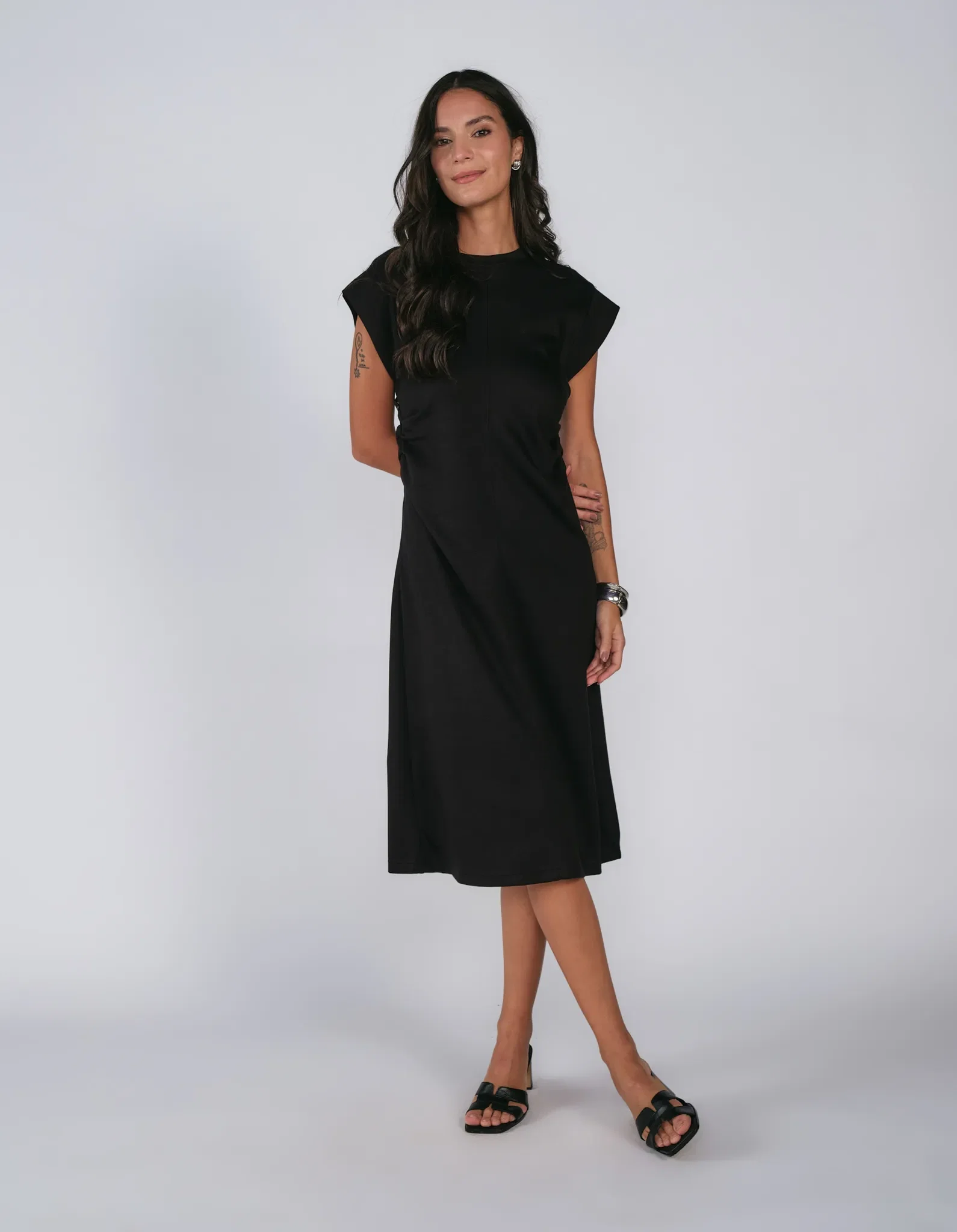 Vestido Manga Curta Detalhe Lateral - Preto