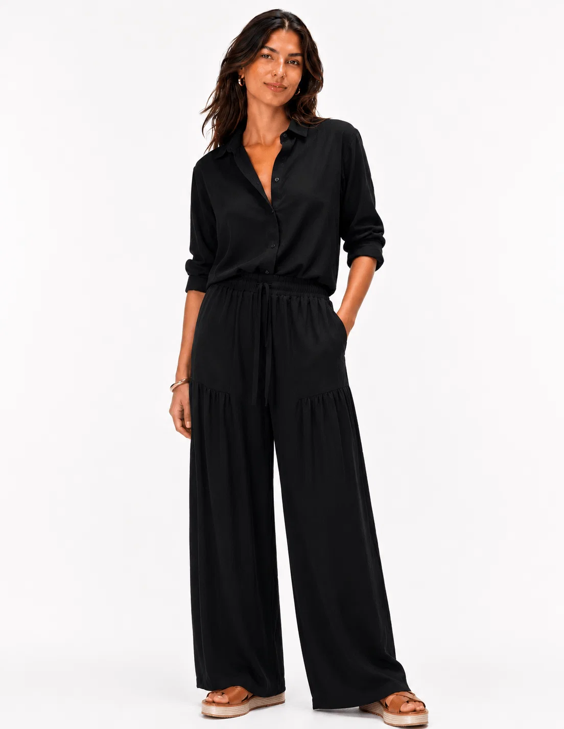 Calça Pantalona Recortes Bolsos - Preto