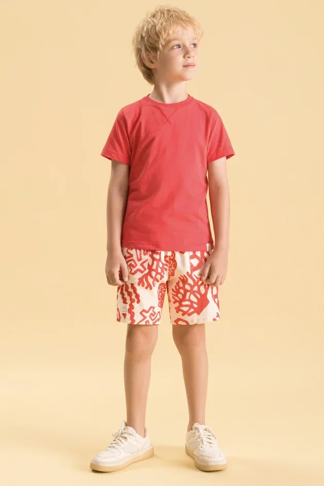 Conjunto Infantil Camiseta em Meia Malha e Bermuda em Sarja Estampada