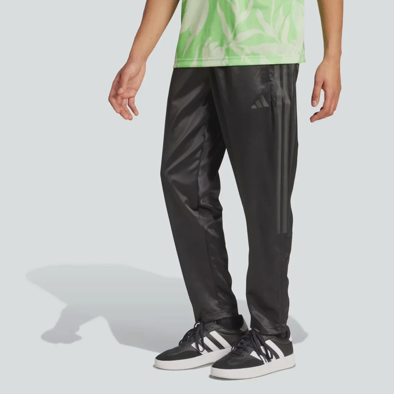 Calça Adidas Tiro Woven Masculina — imagem 1