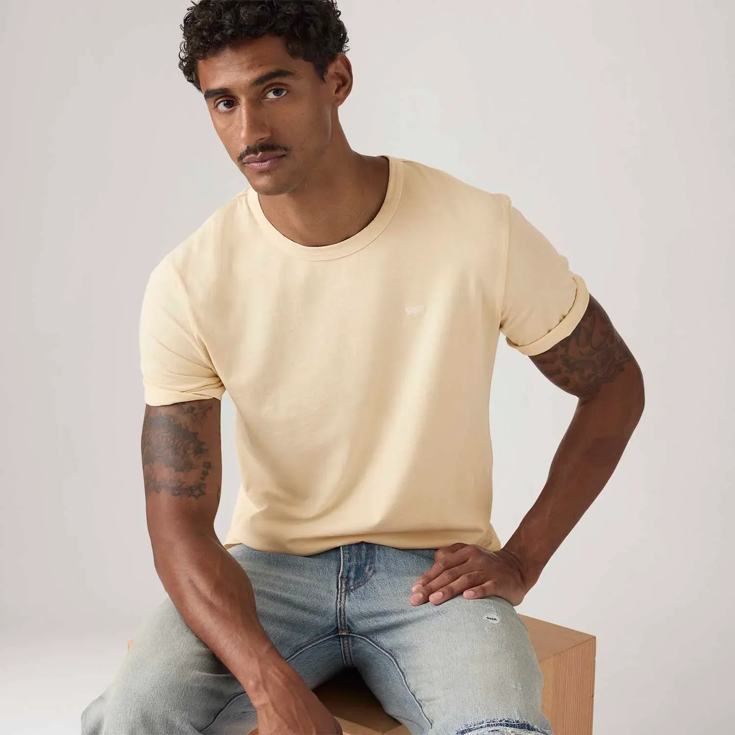 Camiseta Levi's® Icon Amarela Manga Curta — imagem 1
