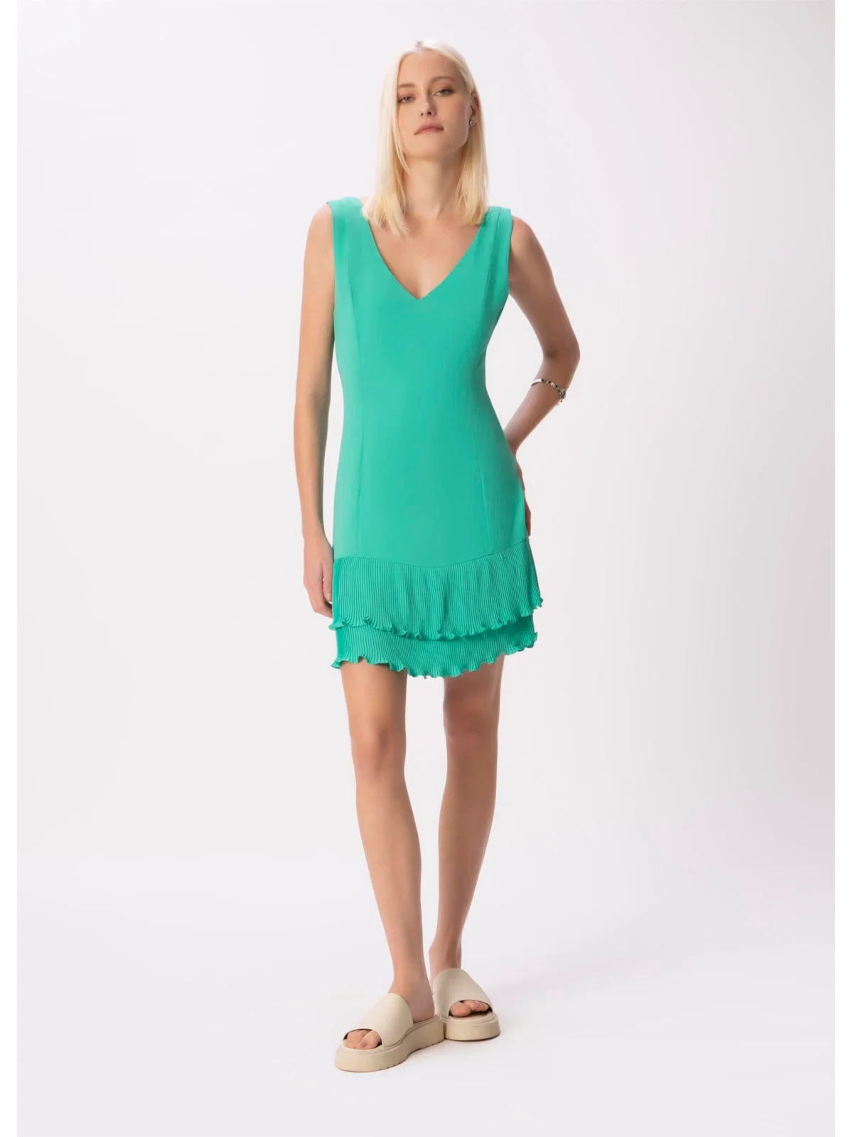 Vestido Curto Nervurinhas Verde Claro — imagem 1