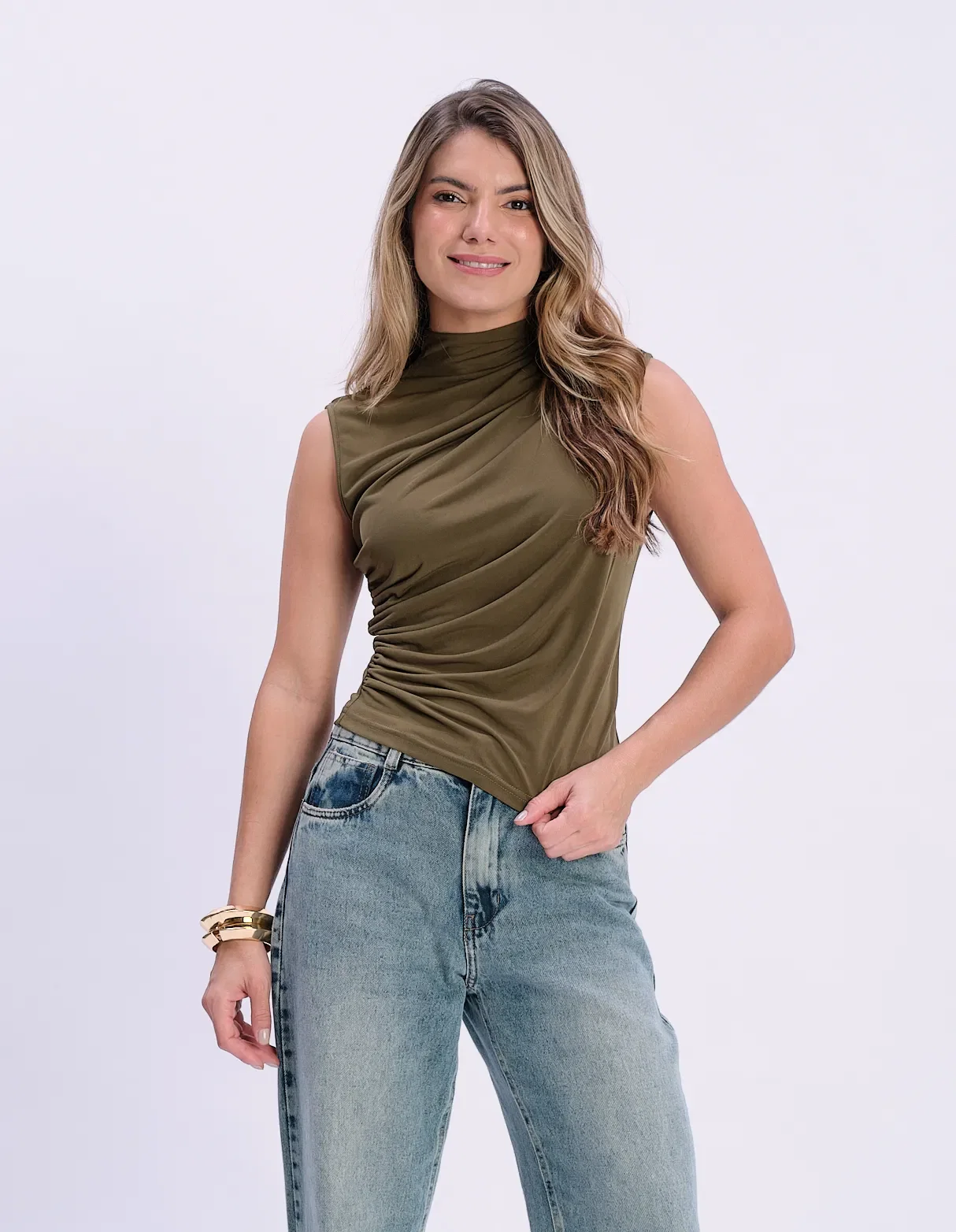 Blusa Gola Alta Detalhes Franzidos - Verde — imagem 1