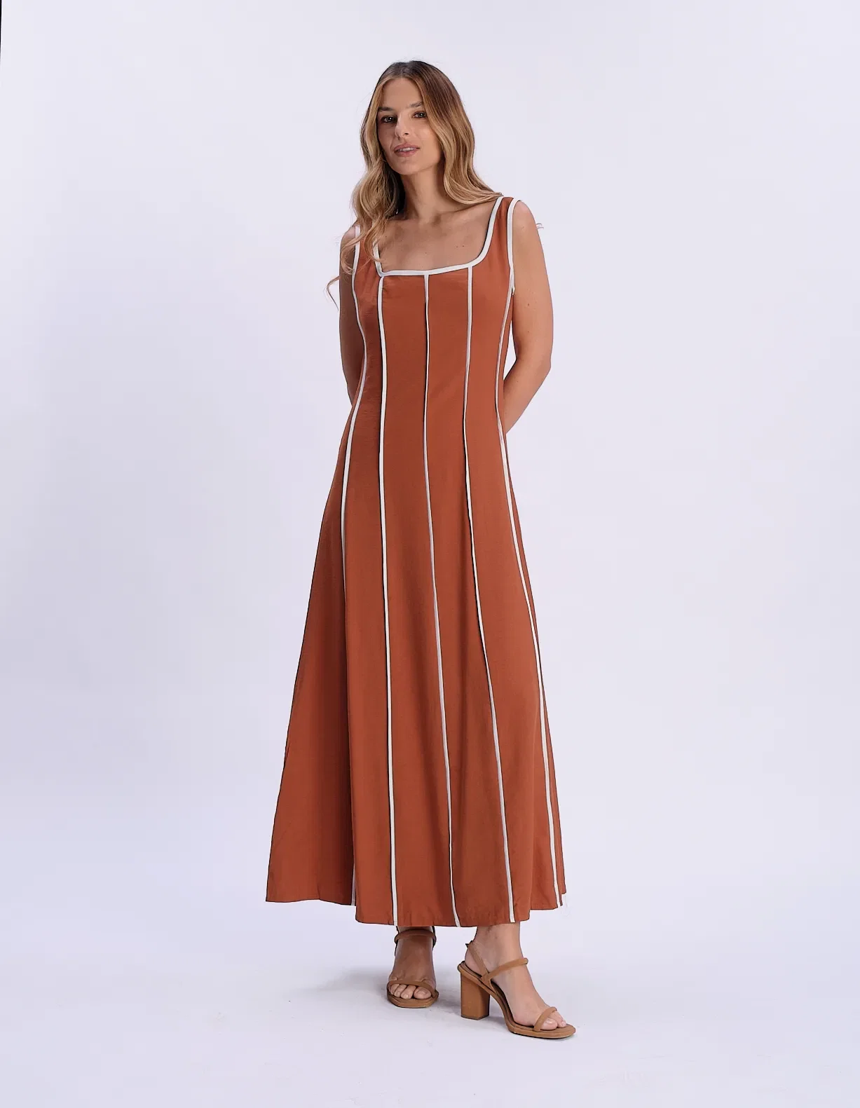 Vestido Longo Detalhe Vivos - Caramelo — imagem 1