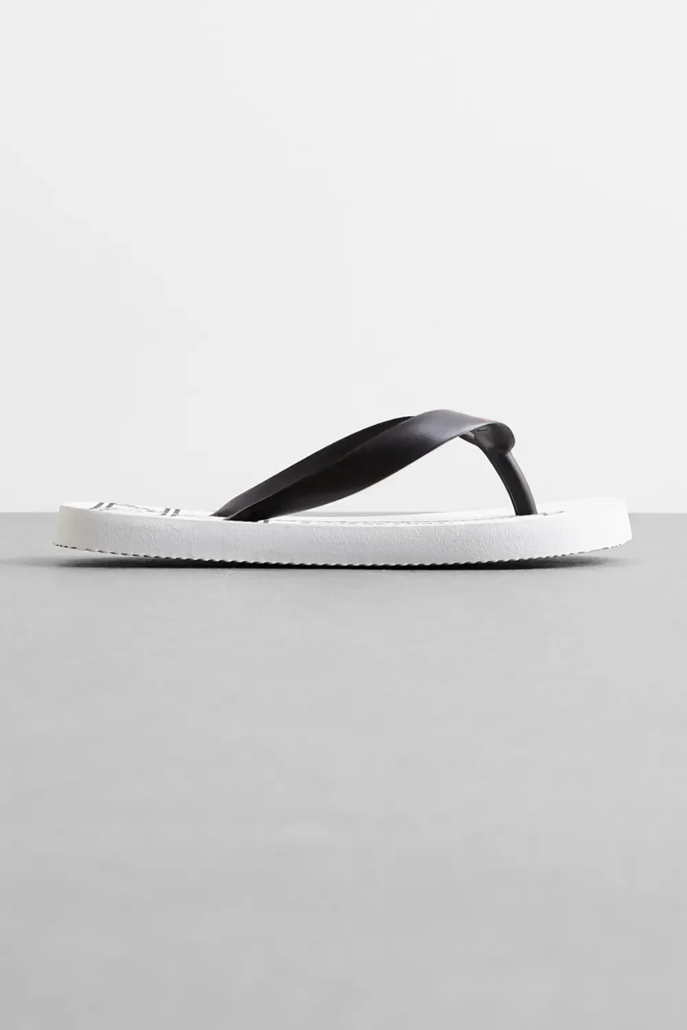 Chinelo Rmi #1122 Branco / preto