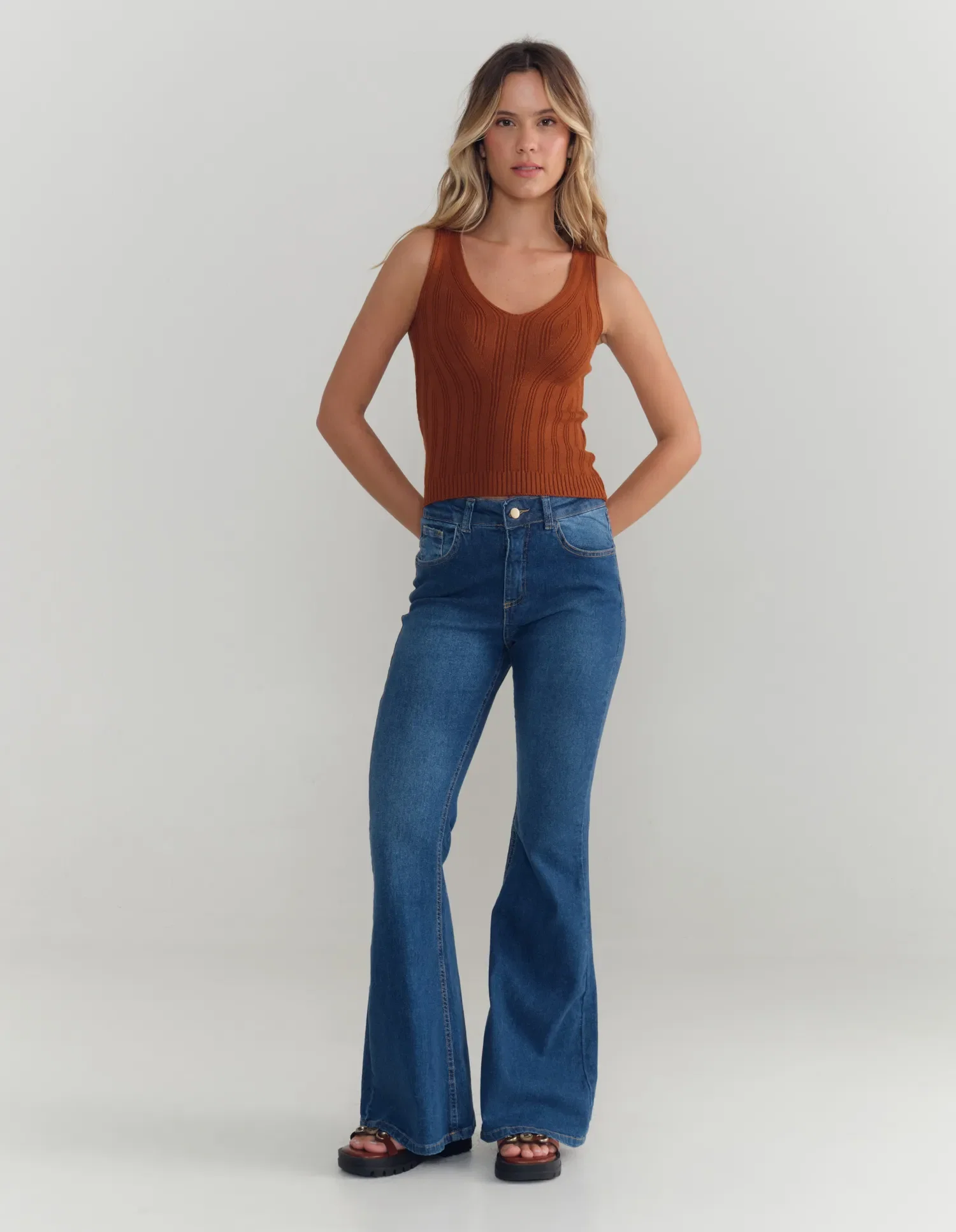 Calça Jeans Flare Média - Denim Medio — imagem 1