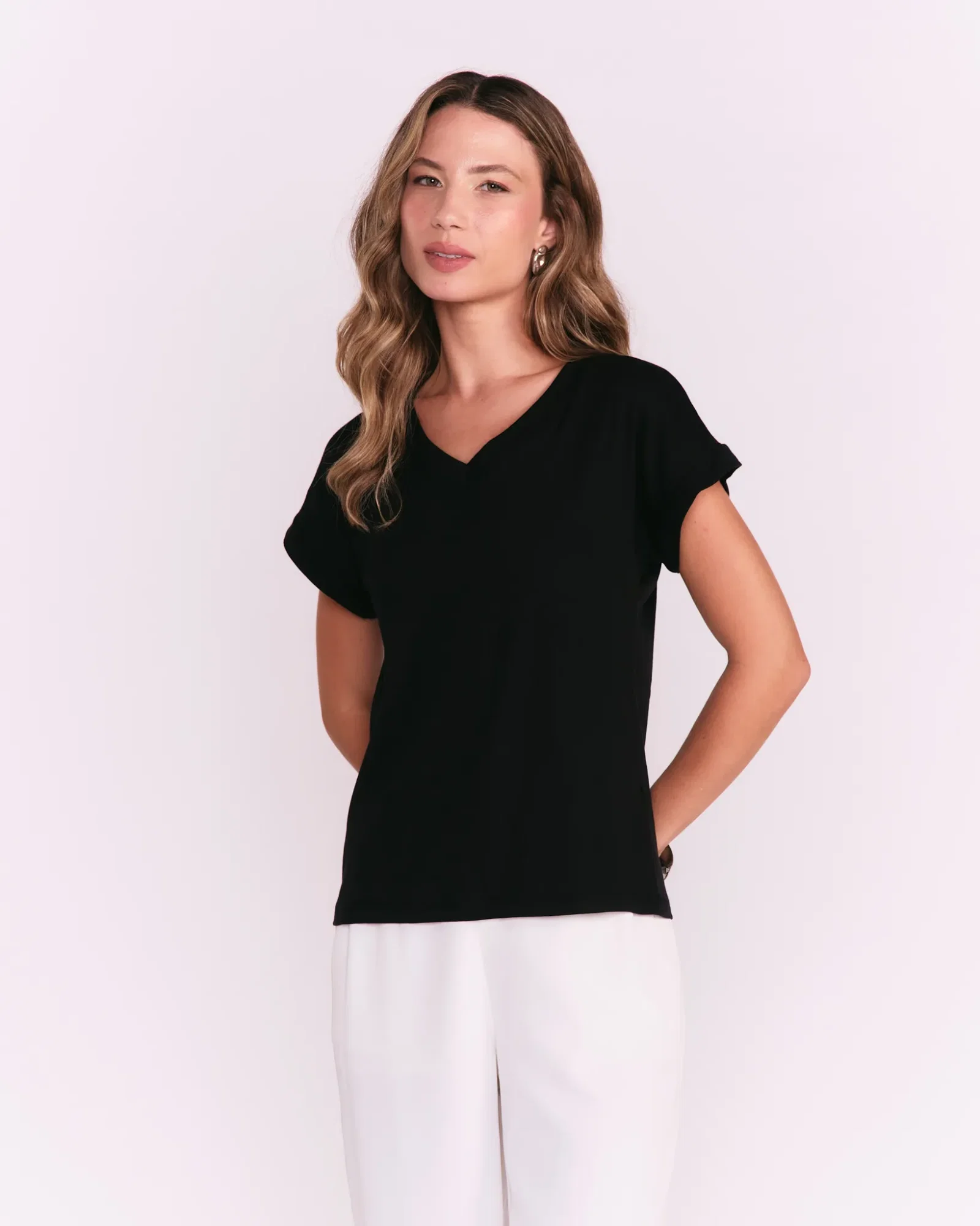 Blusa Básica Decote v Manga Curta - Preto — imagem 1