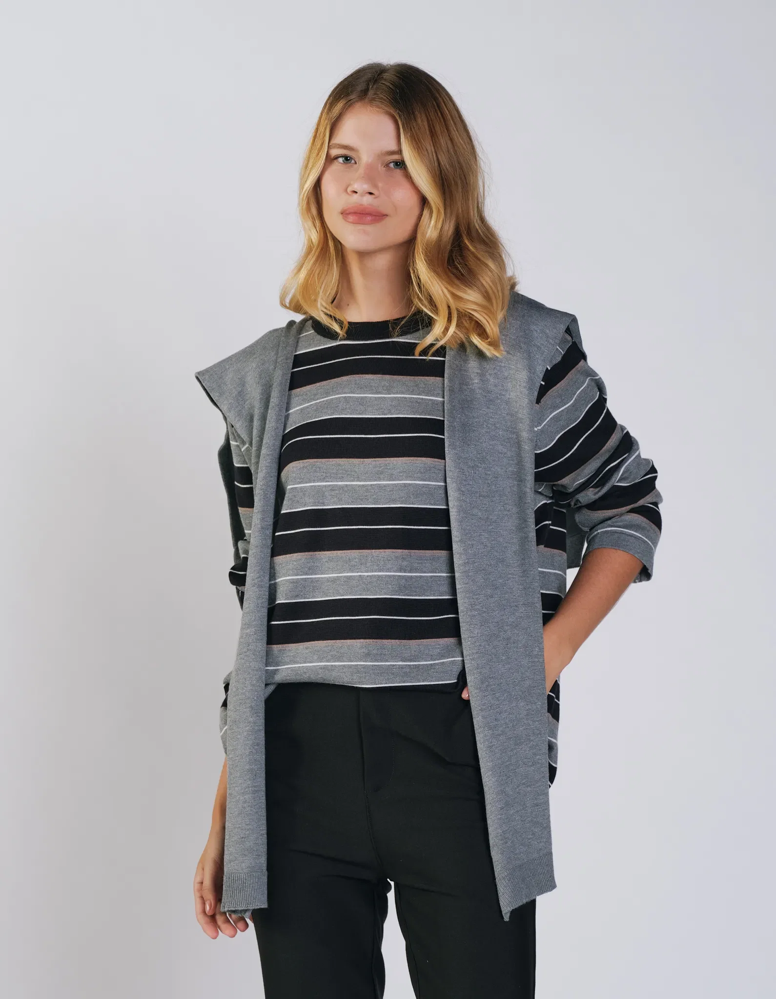 Blusa Manga Longa Listrada Bicolor - Cinza C/ Preto — imagem 1