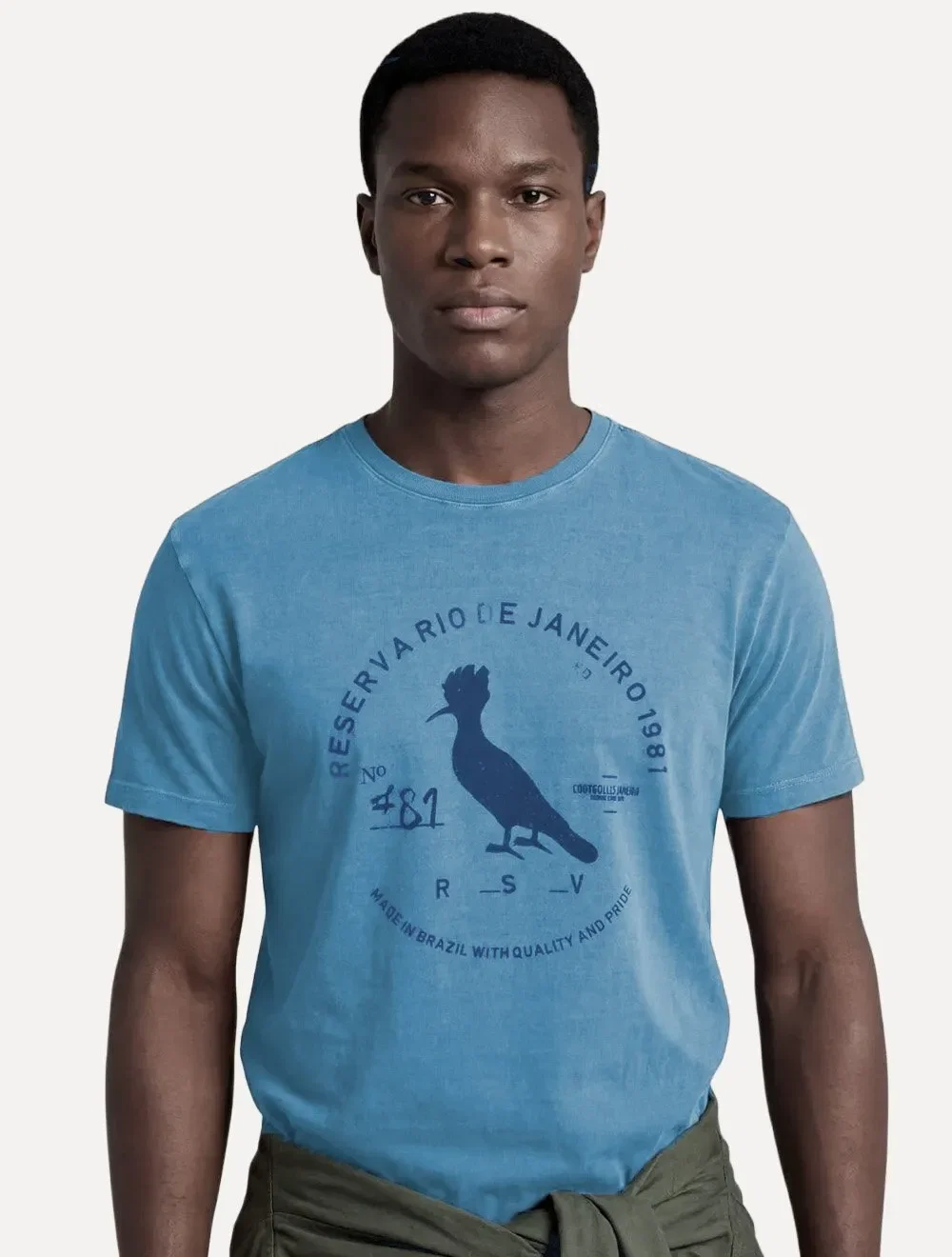 Camiseta Reserva Masculina Carimbo Gaze Stoned Azul Claro