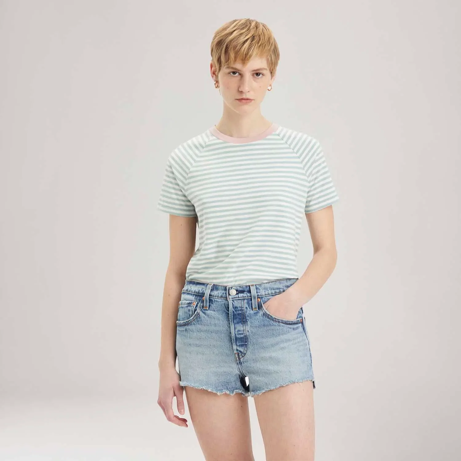 Camiseta Levi's® Game Day Listrada Verde Claro Manga Curta — imagem 1