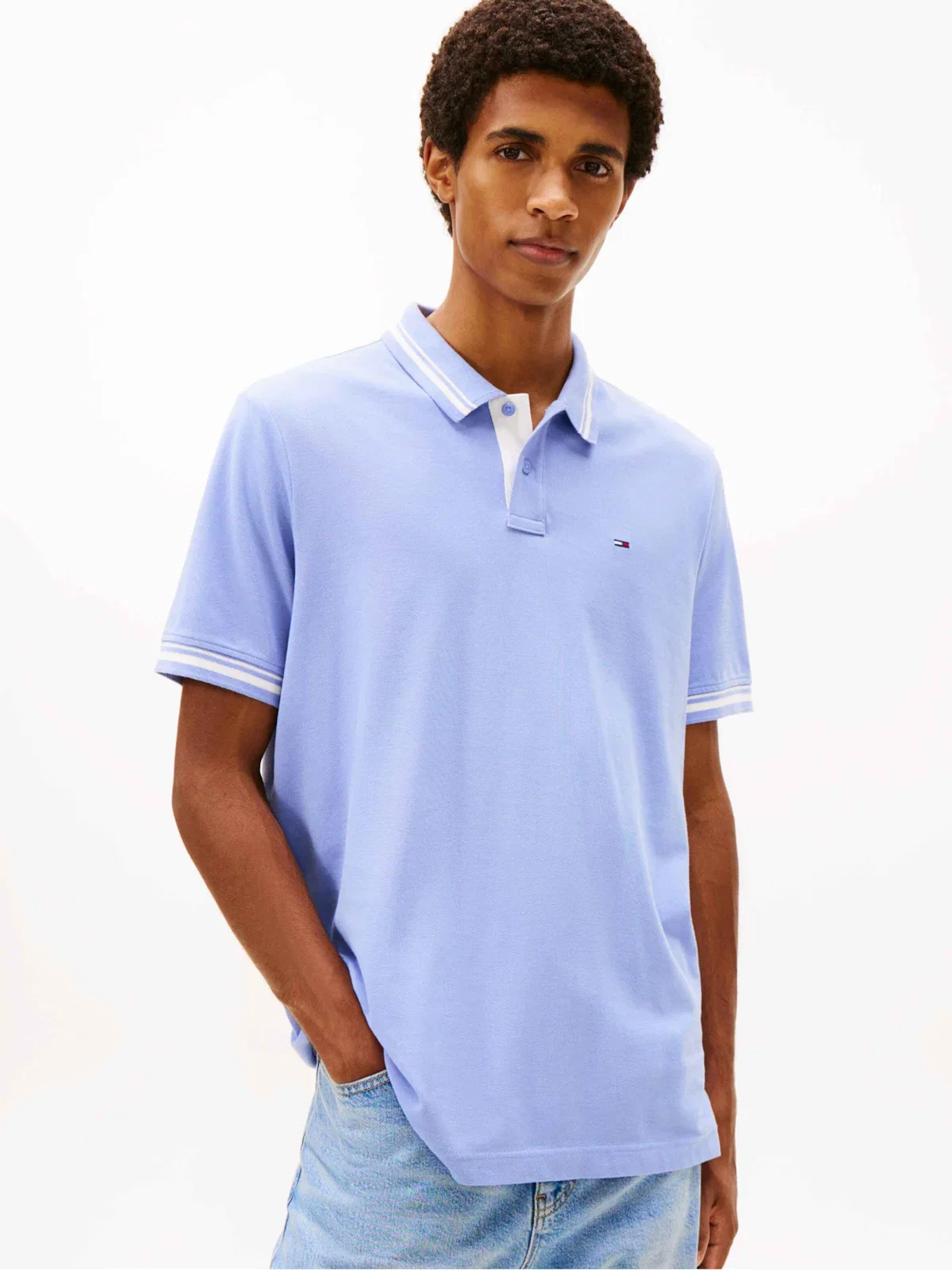 Camisa Polo Tommy Flag com Detalhes Bordados — imagem 1