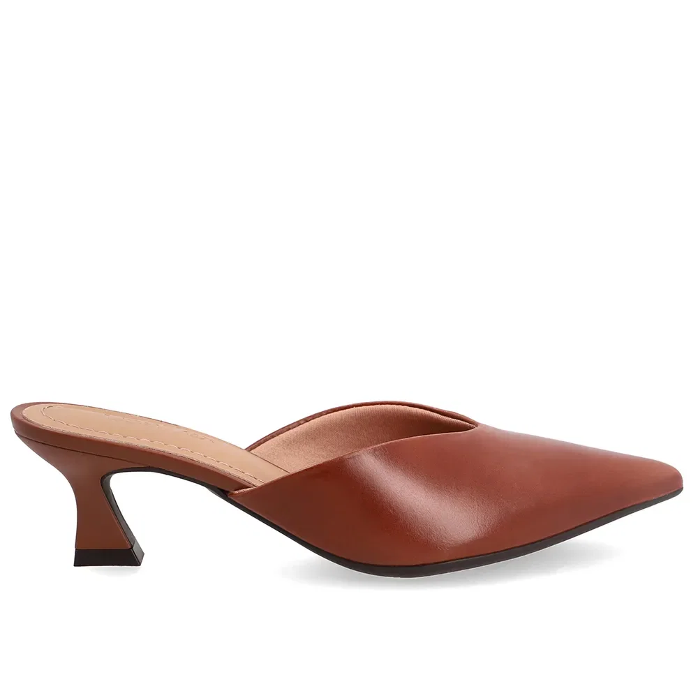 Mule Bico Fino Em Couro Marrom Com Salto Kitten Heel — imagem 1