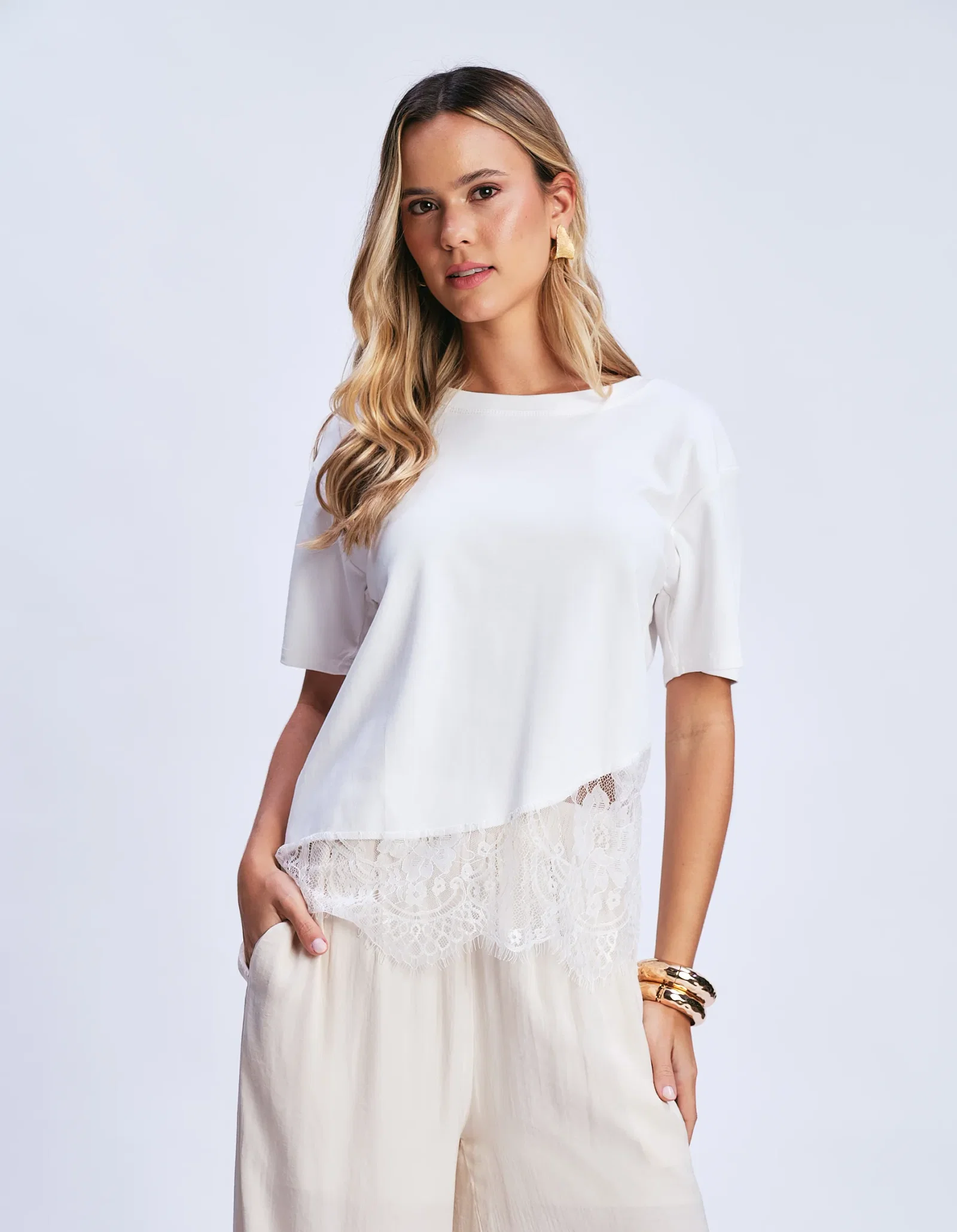 Blusa Manga Curta Detalhe Renda - Branco — imagem 1
