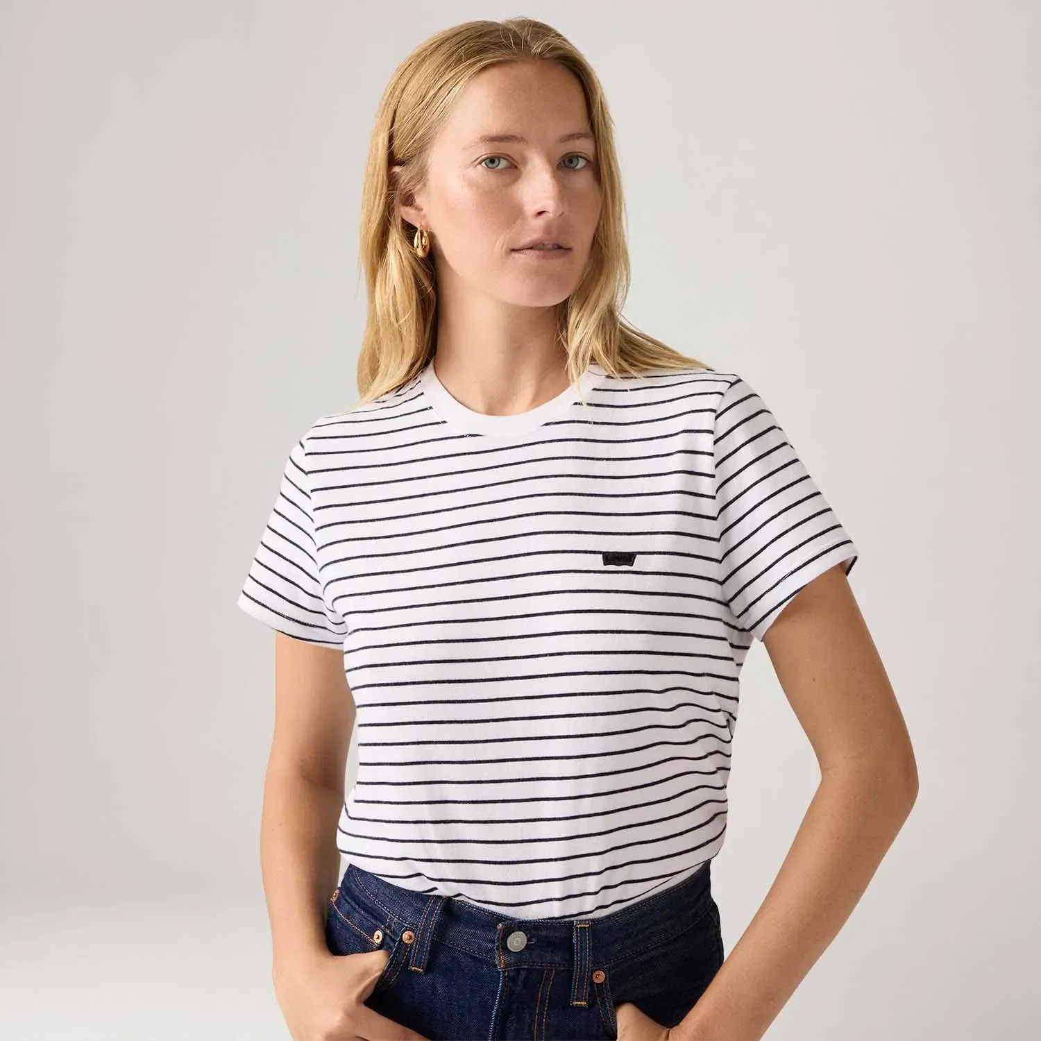 Camiseta Levi's® Favorite Cotton HM Listrada Branca Manga Curta — imagem 1