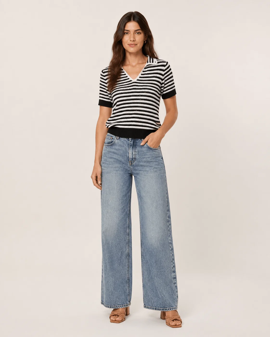 Blusa Tricô Decote v Gola Polo Listrada - Preto C/ Branco — imagem 1