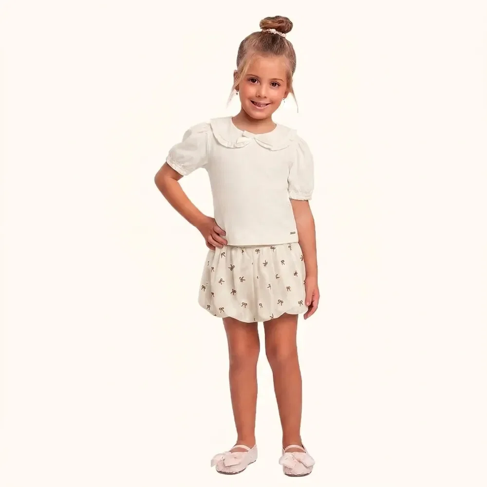 Conjunto blusa e short saia balonê com botão e laço decorativo