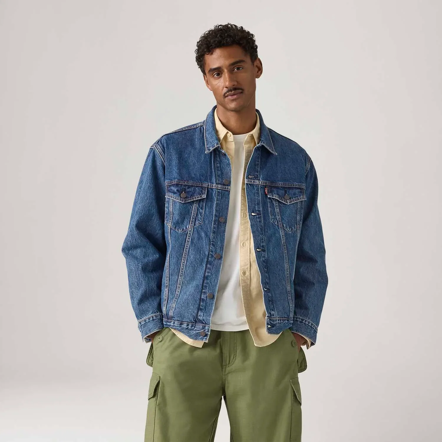 Jaqueta Jeans Levi's® Relaxed Trucker Lavagem Média