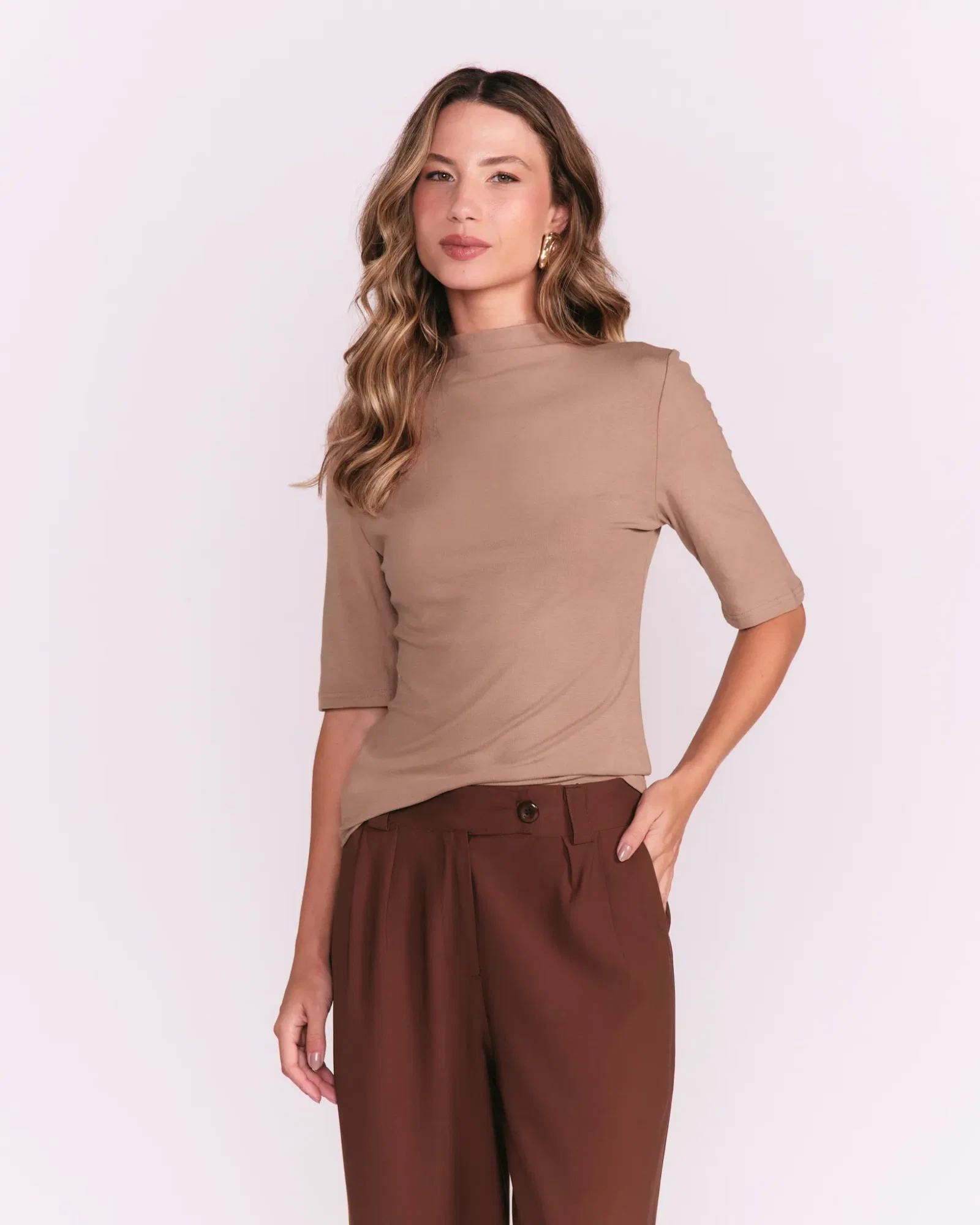 Blusa Gola Alta Manga 3/4 - Bege — imagem 1