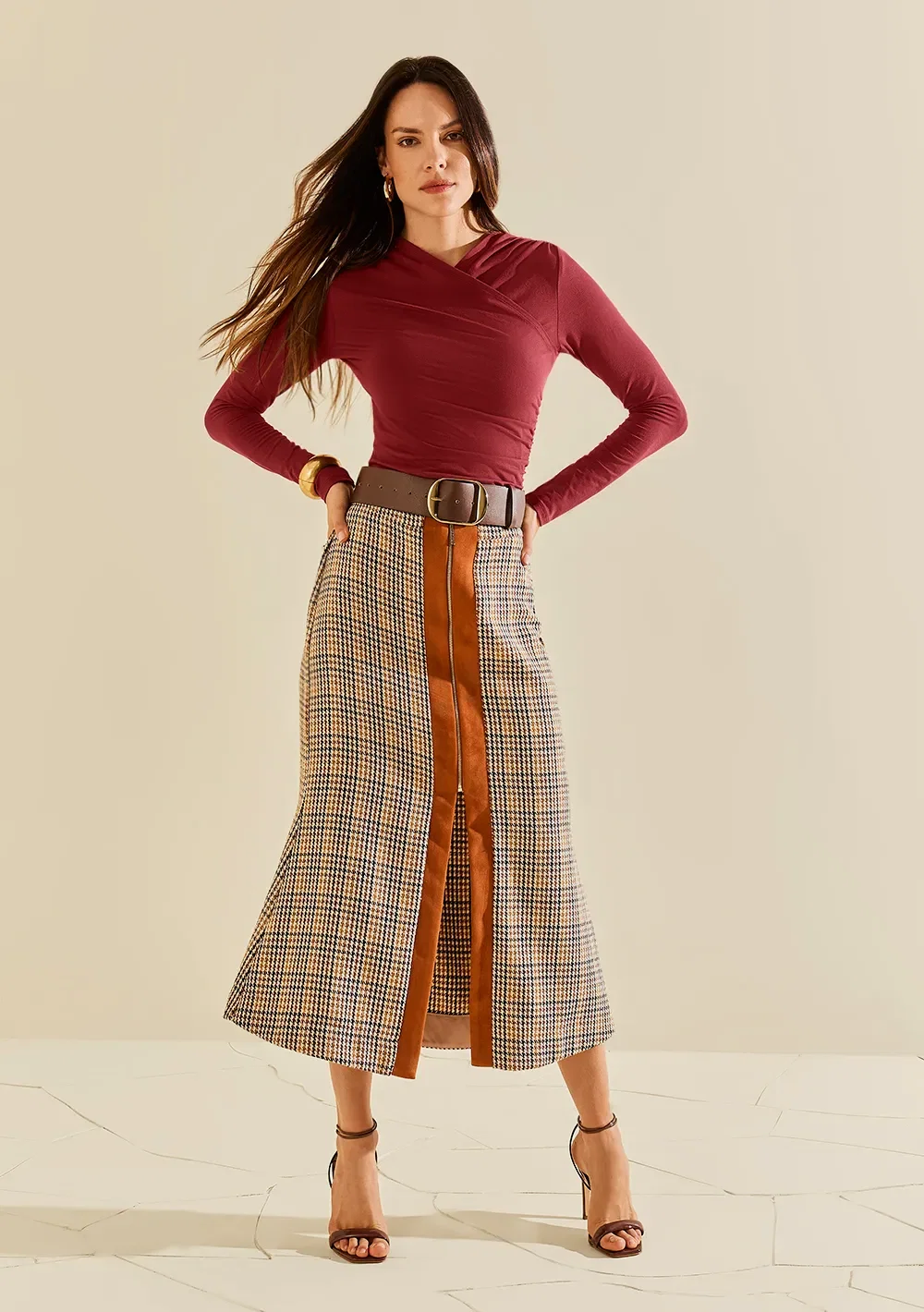 Blusa Morena Rosa Ajustada Decote V Manga Longa Padrão Vermelho