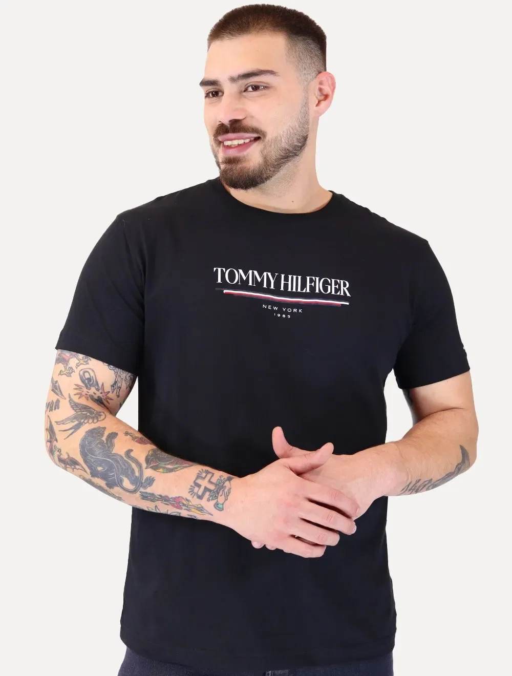 Camiseta Tommy Hilfiger Masculina Brand Love Big Preta — imagem 1