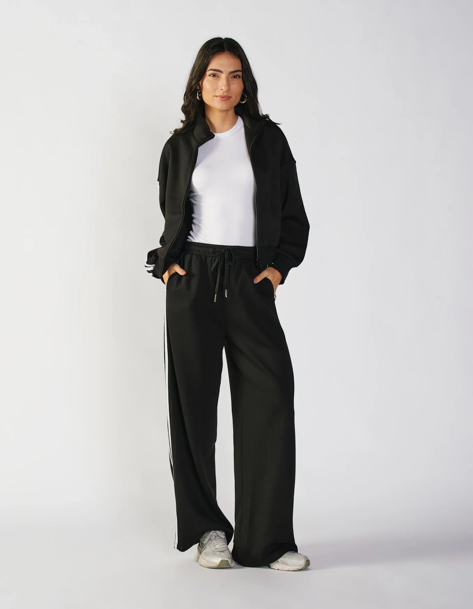 Calça Detalhe Listras Laterais - Preto — imagem 1