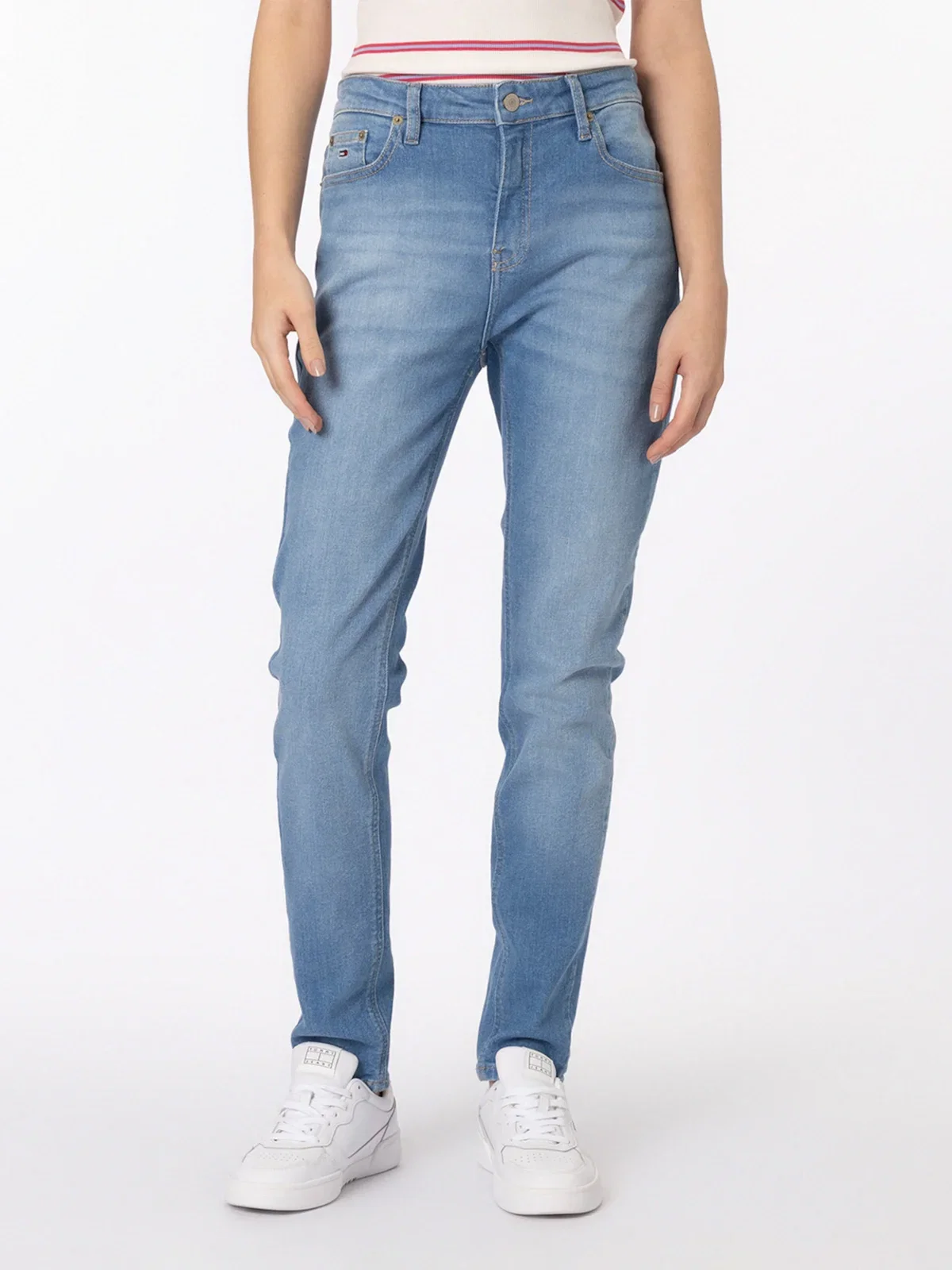 Calça Jeans Caimento Slim com Bolsos e Bandeira Bordada — imagem 1