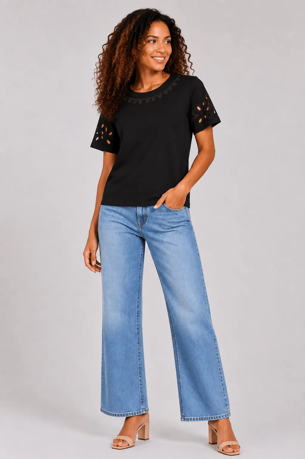 Blusa Manga Curta Bordado Vazado - Preto — imagem 1