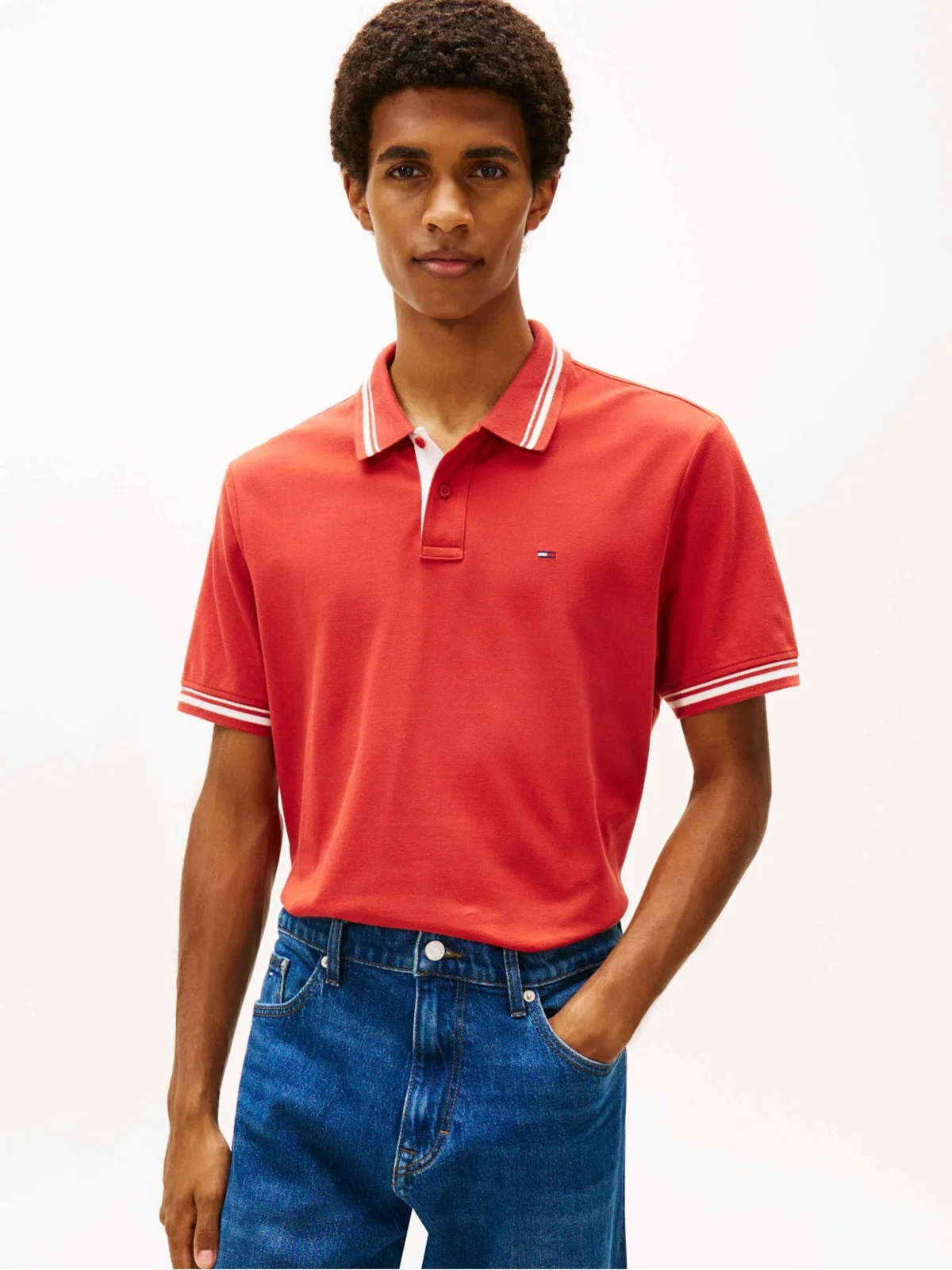 Camisa Polo Tommy Flag com Detalhes Bordados — imagem 1