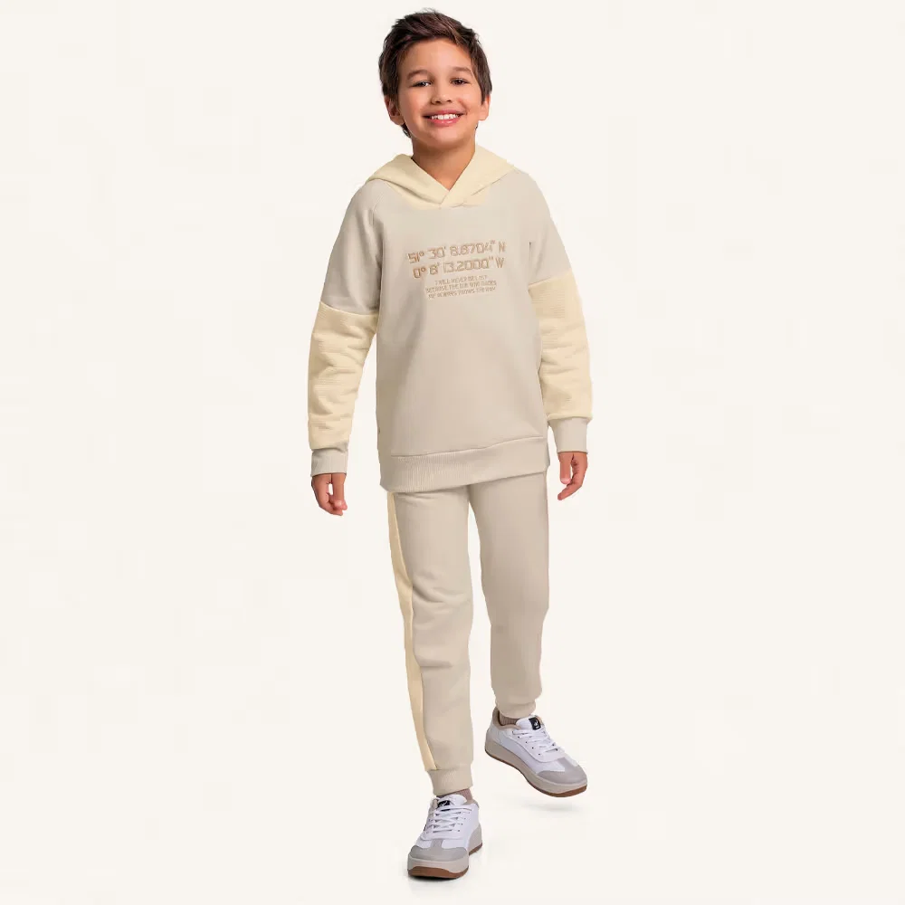 Conjunto blusão com capuz e calça em moletom recorte