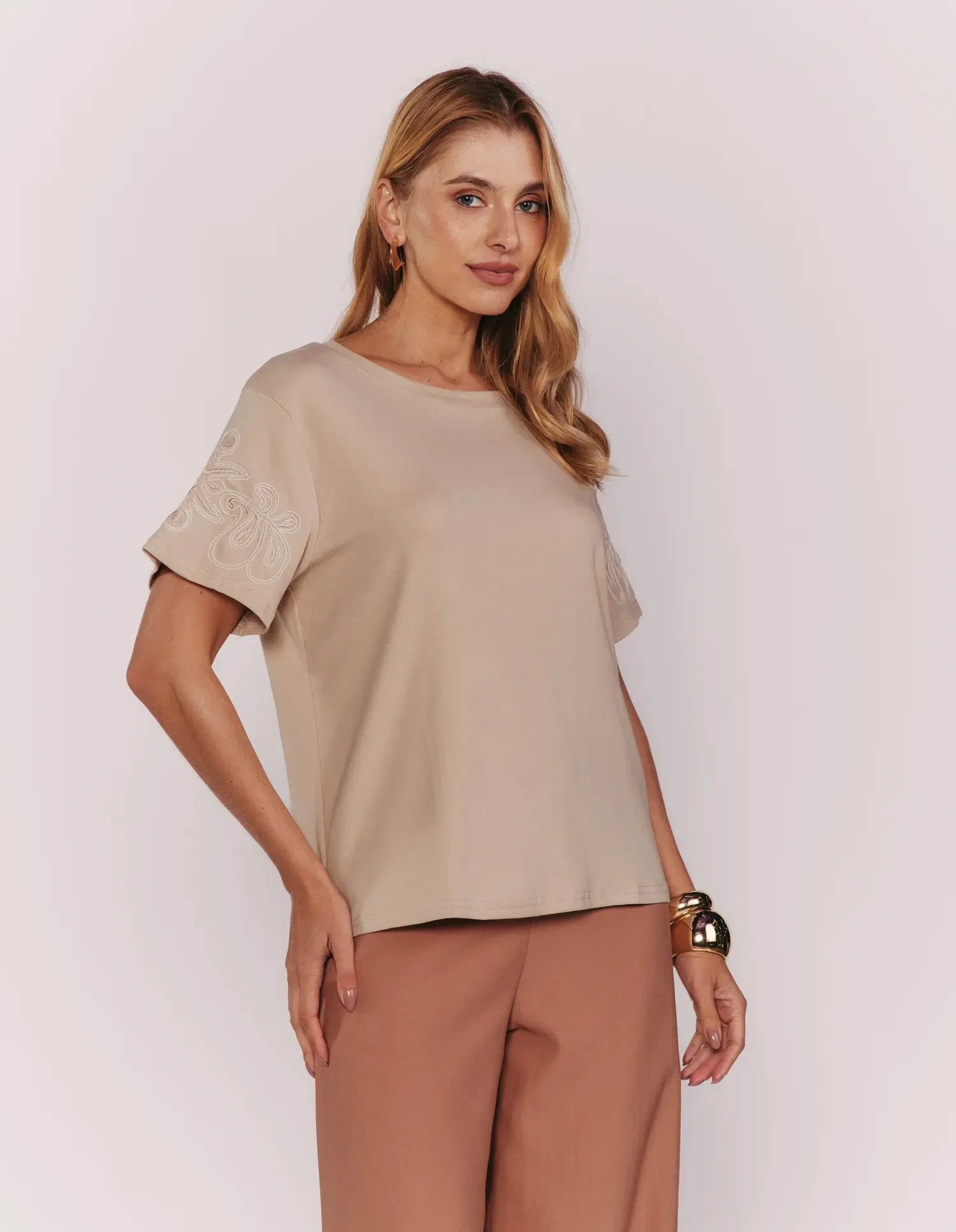T-Shirt Detalhe Bordado Lurex - Bege — imagem 1
