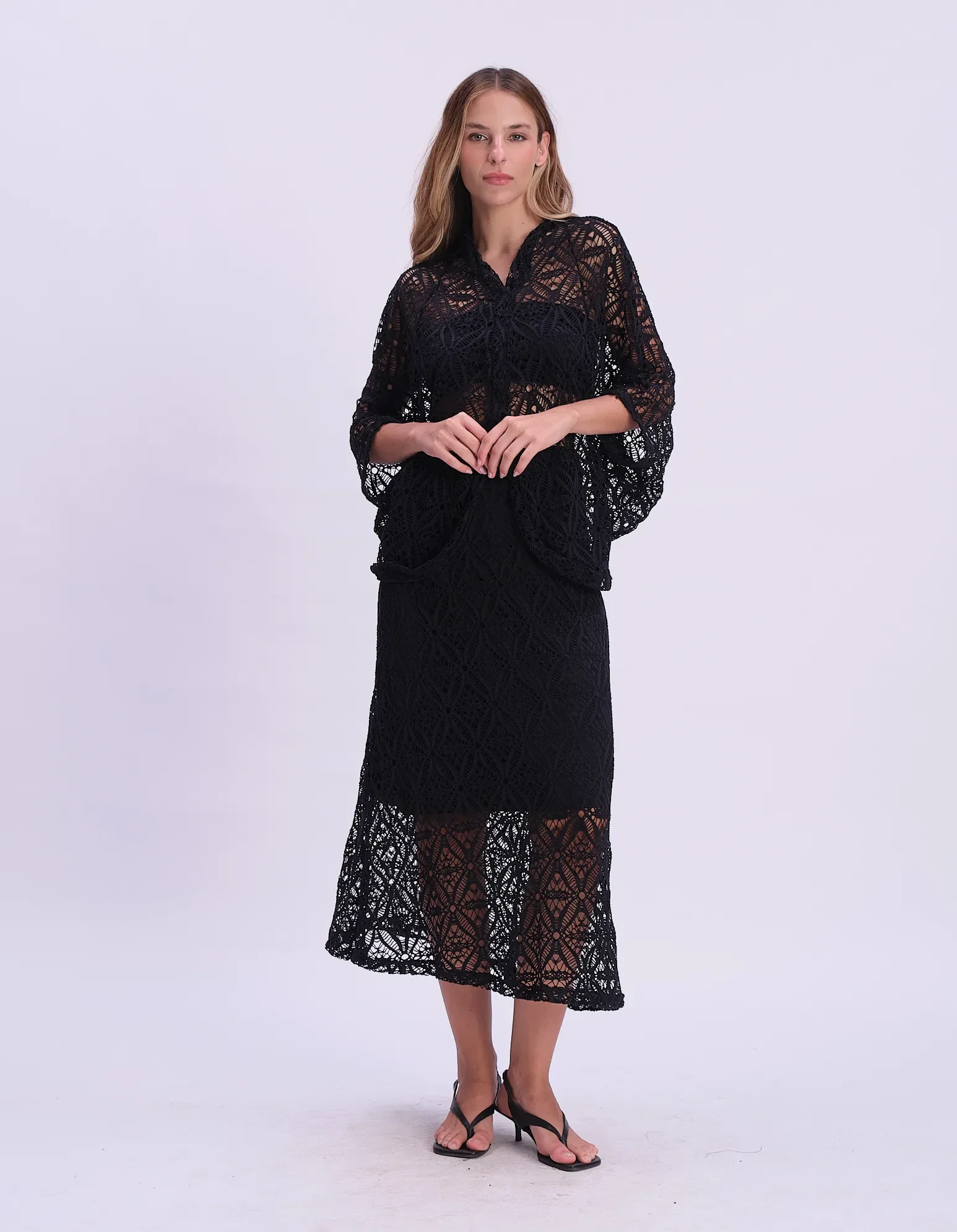 Saia Midi Renda Vazada - Preto