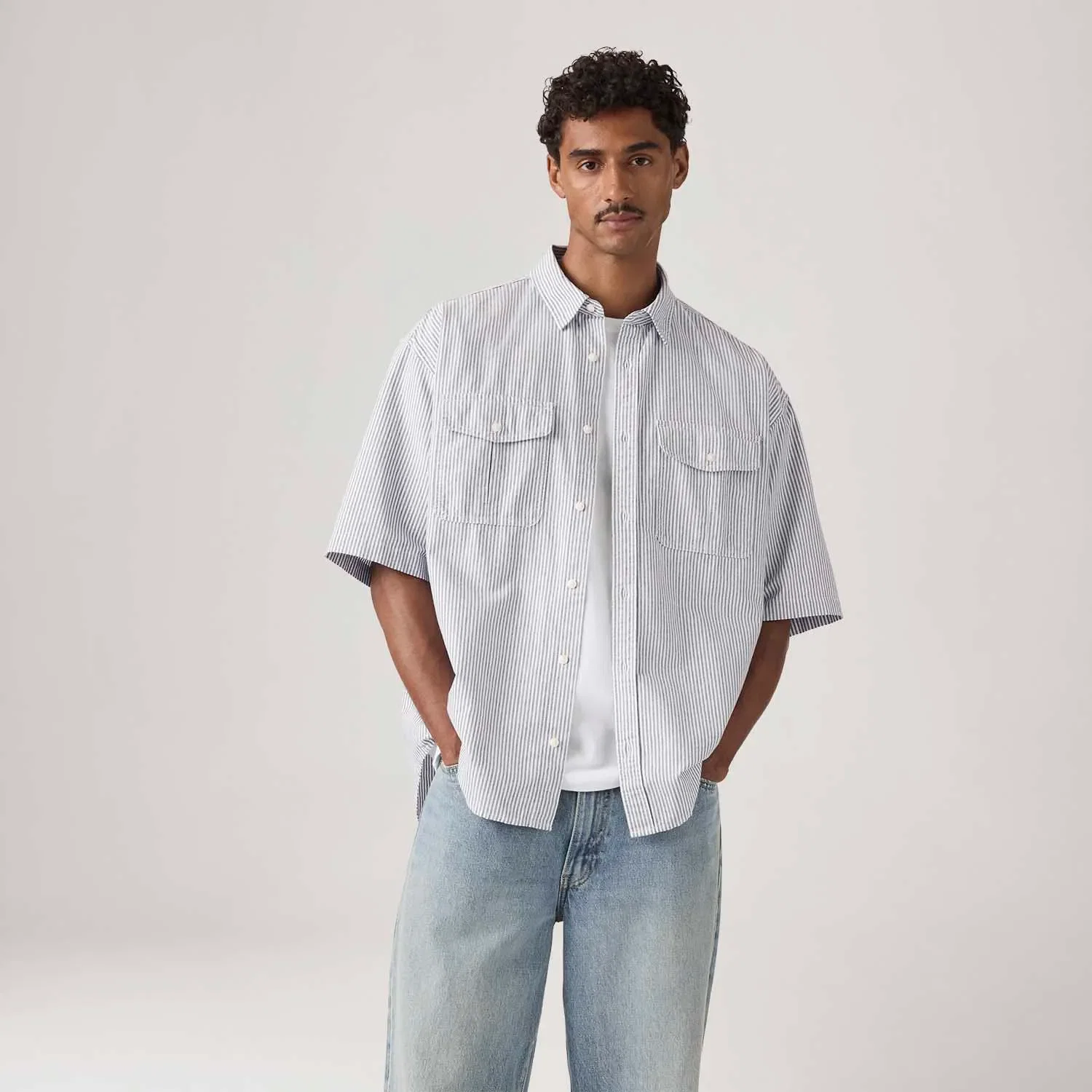 Camisa Levi's® Pacifica Loose Listrada Preta Manga Curta — imagem 1