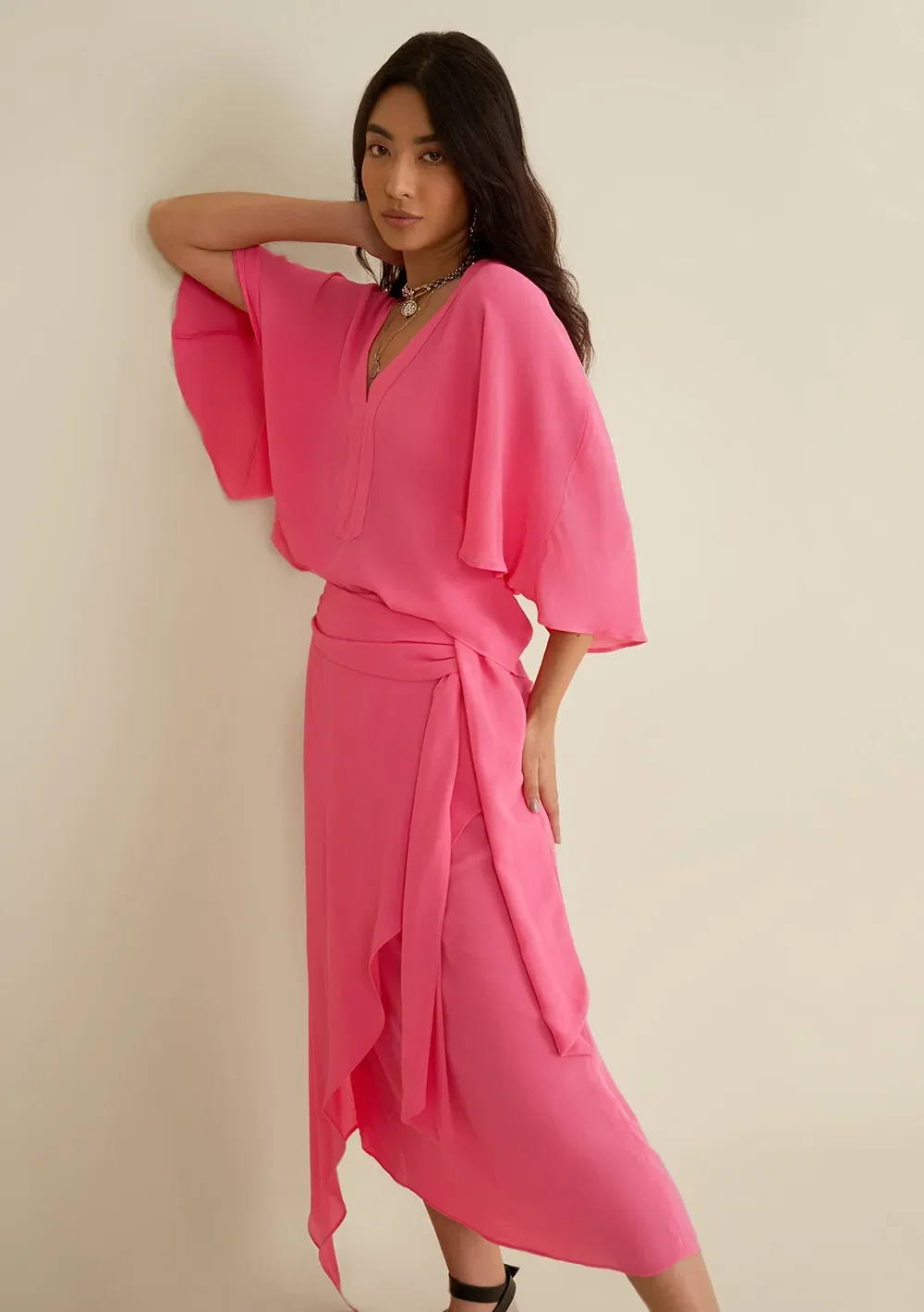 Saia Morena Rosa Reta Alta Midi Rosa — imagem 1