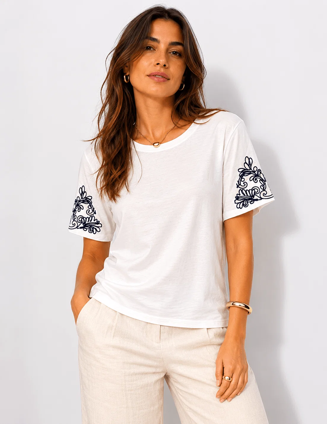 Blusa Manga Curta Bordado Arabesco - Branco — imagem 1