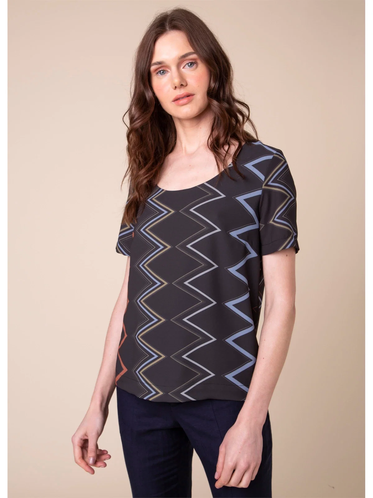 Blusa Zig Zag Estampado C/ Fundo Marinho