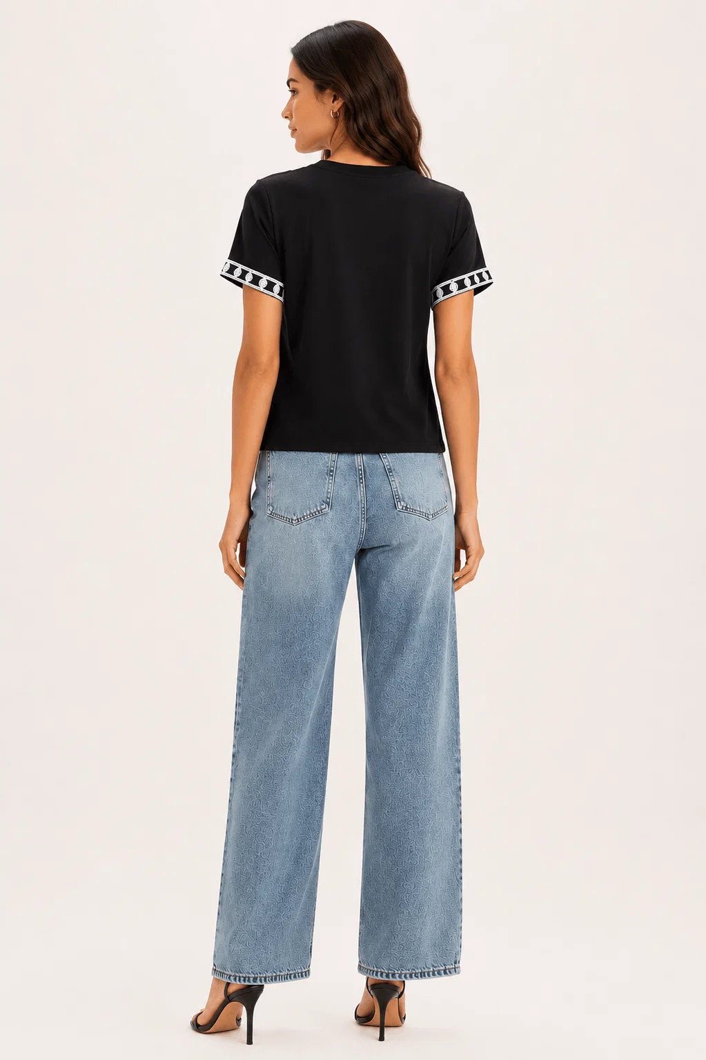 Blusa Boradao Flor Decote - Preto