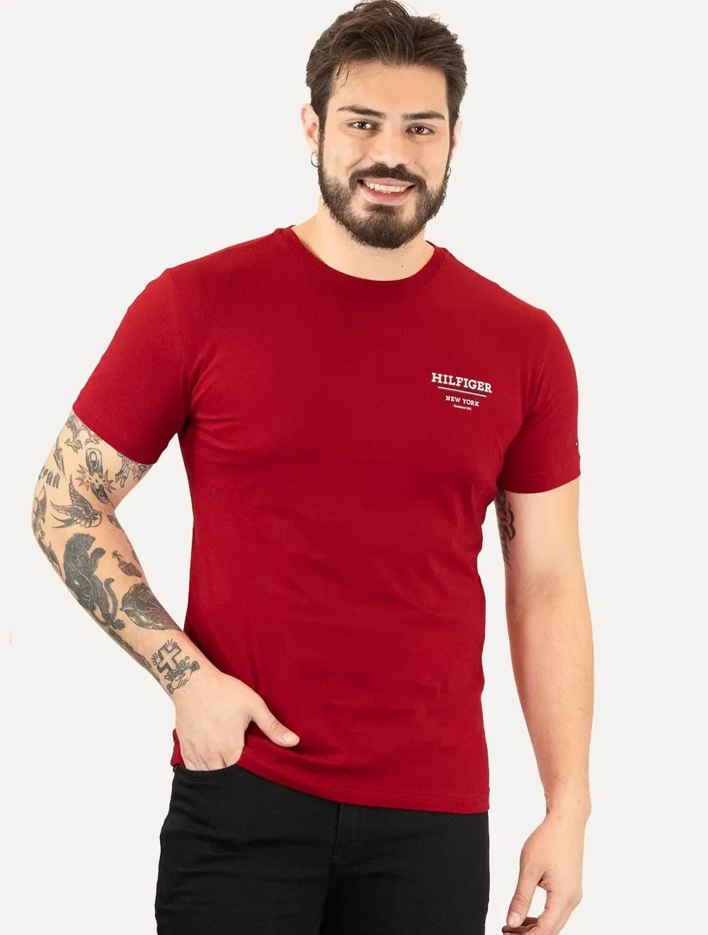 Camiseta Tommy Hilfiger Masculina Regular Global Stripe Vermelha — imagem 1