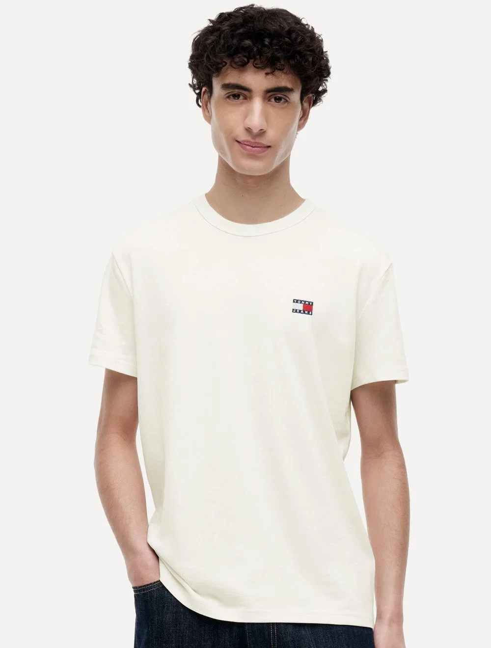 Camiseta Tommy Hilfiger Masculina Regular Badge Logo Tee Off White — imagem 1