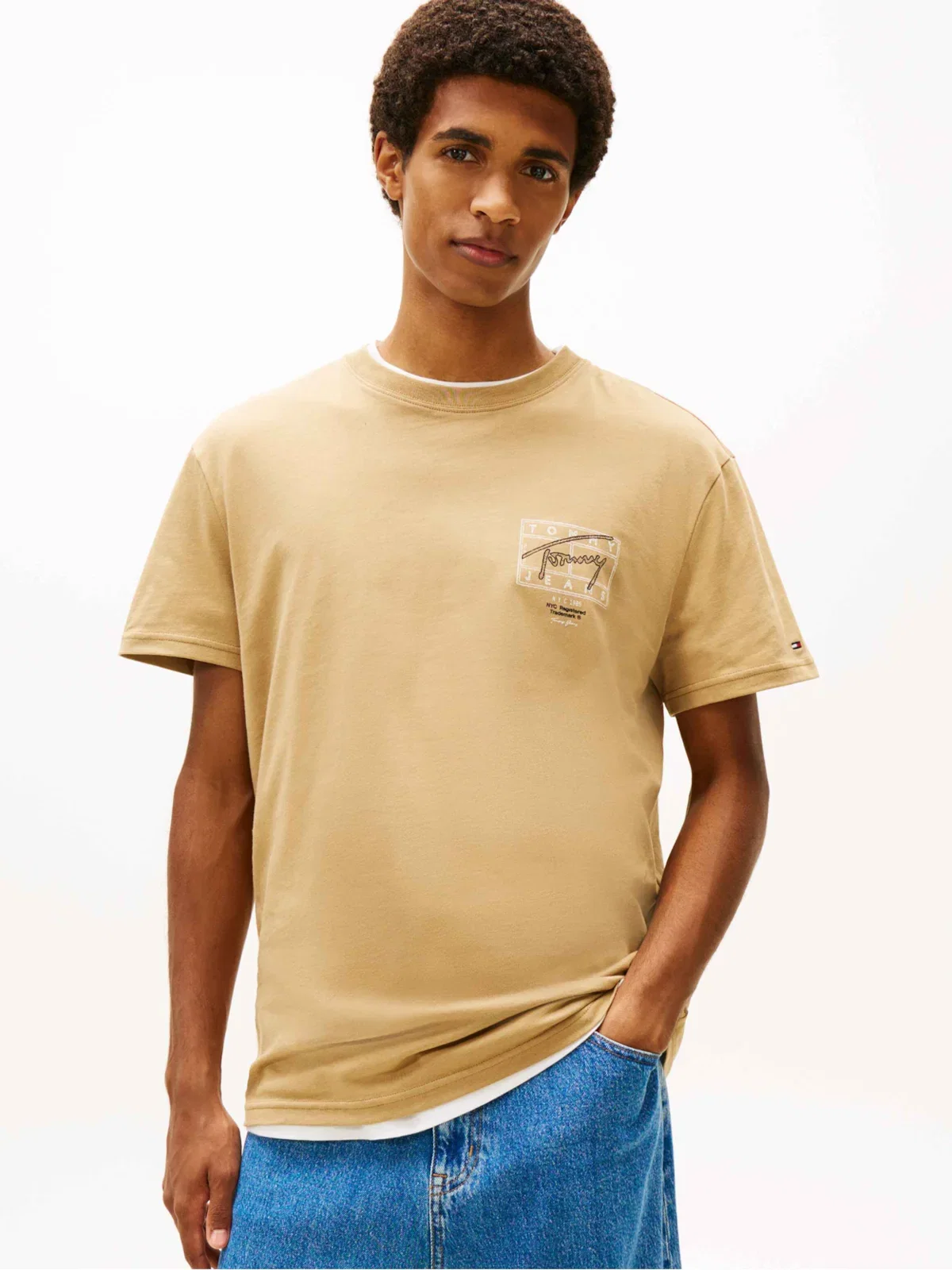 Camiseta de Gola Redonda com Logo Exclusivo nas Costas — imagem 1