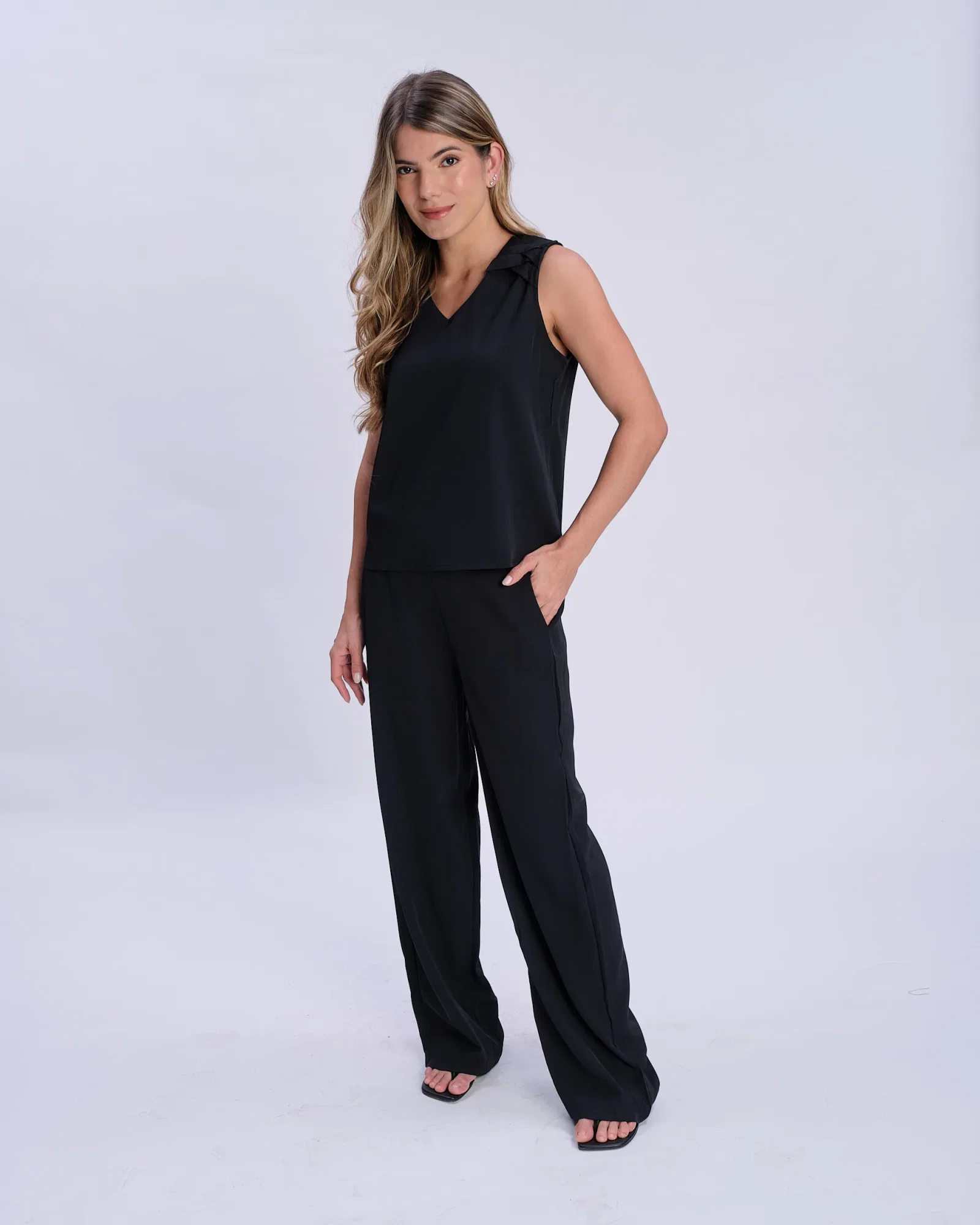 Calça Pantalona Detalhe Trançado - Preto — imagem 1