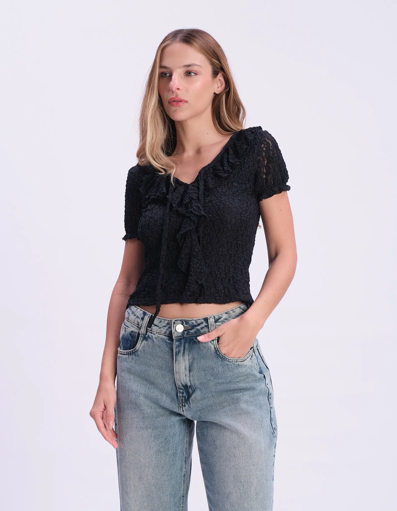 Blusa Decote v Detalhe Babados - Preto — imagem 1