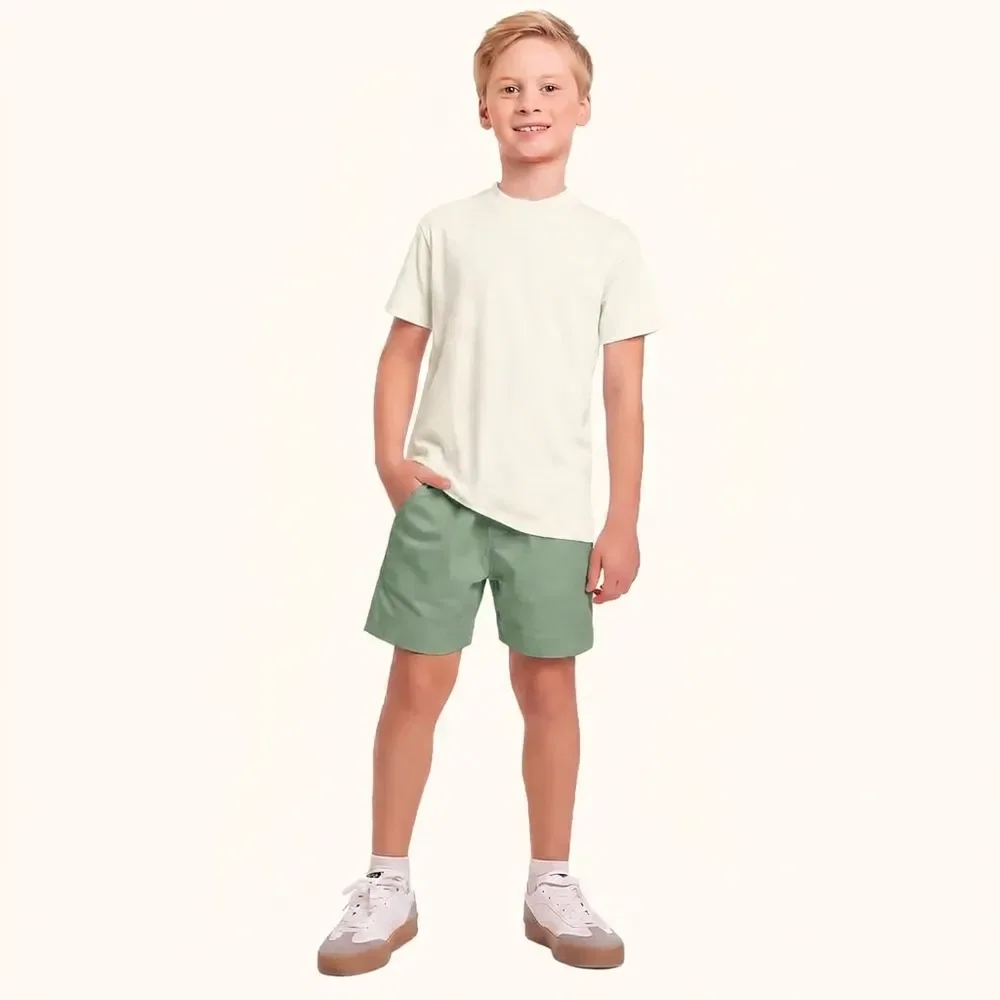 Conjunto camisa em meia malha e bermuda em sarja com bordado