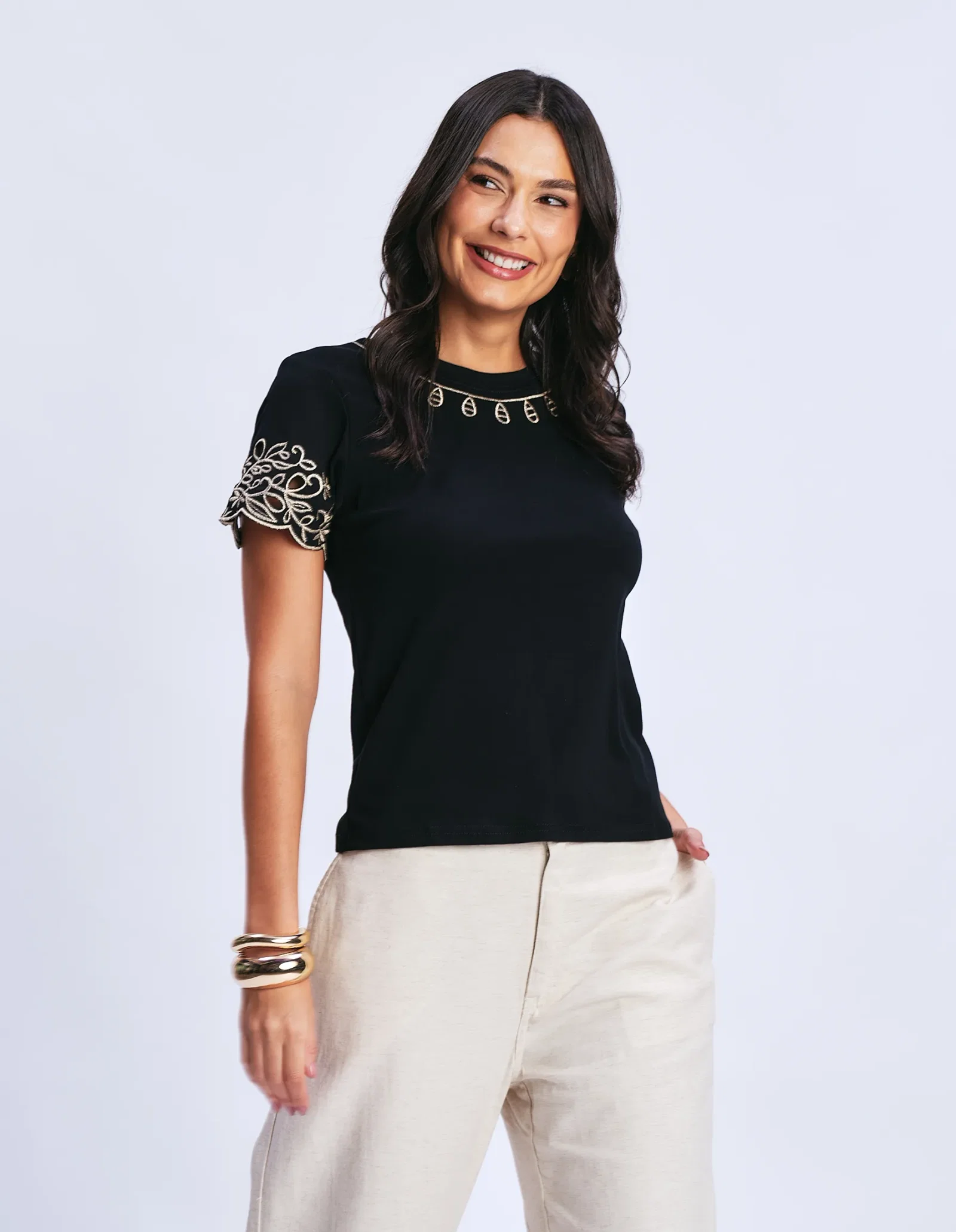 Blusa Manga Curta Bordada - Preto — imagem 1