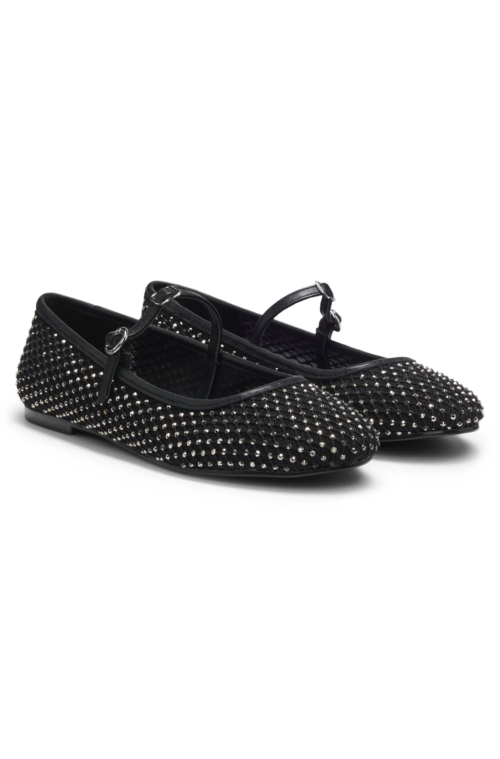 Scarpin Bailarina Em Tela Brilhante Com Tira Ajustável Com Fivela