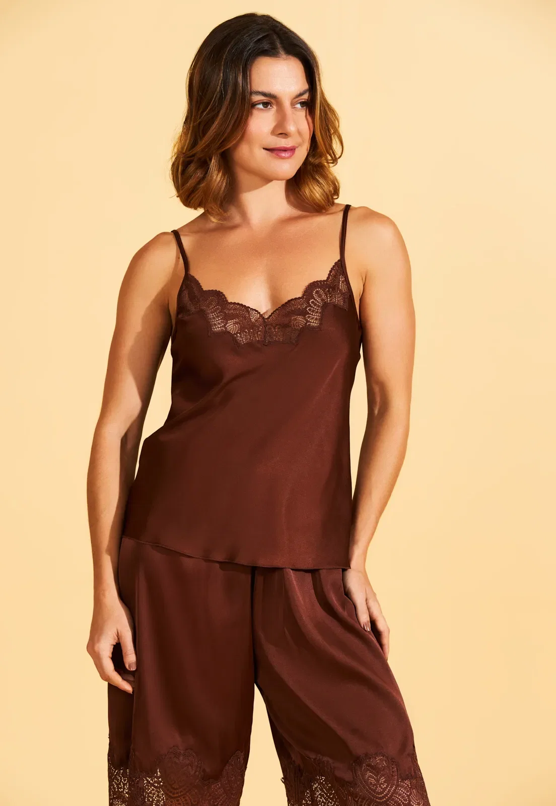 Pijama com Bermuda Charmeuse e Renda Recco
