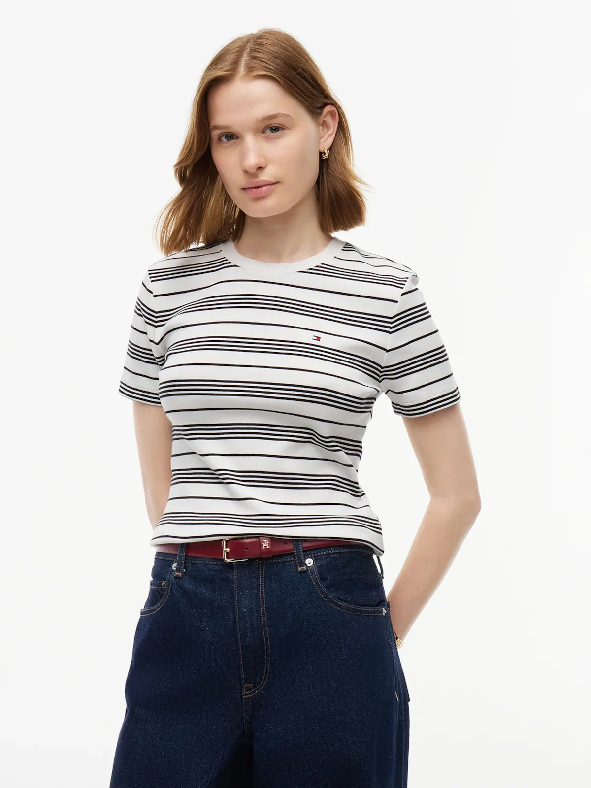 Camiseta Slim com Gola Redonda e Bordado de Bandeira — imagem 1