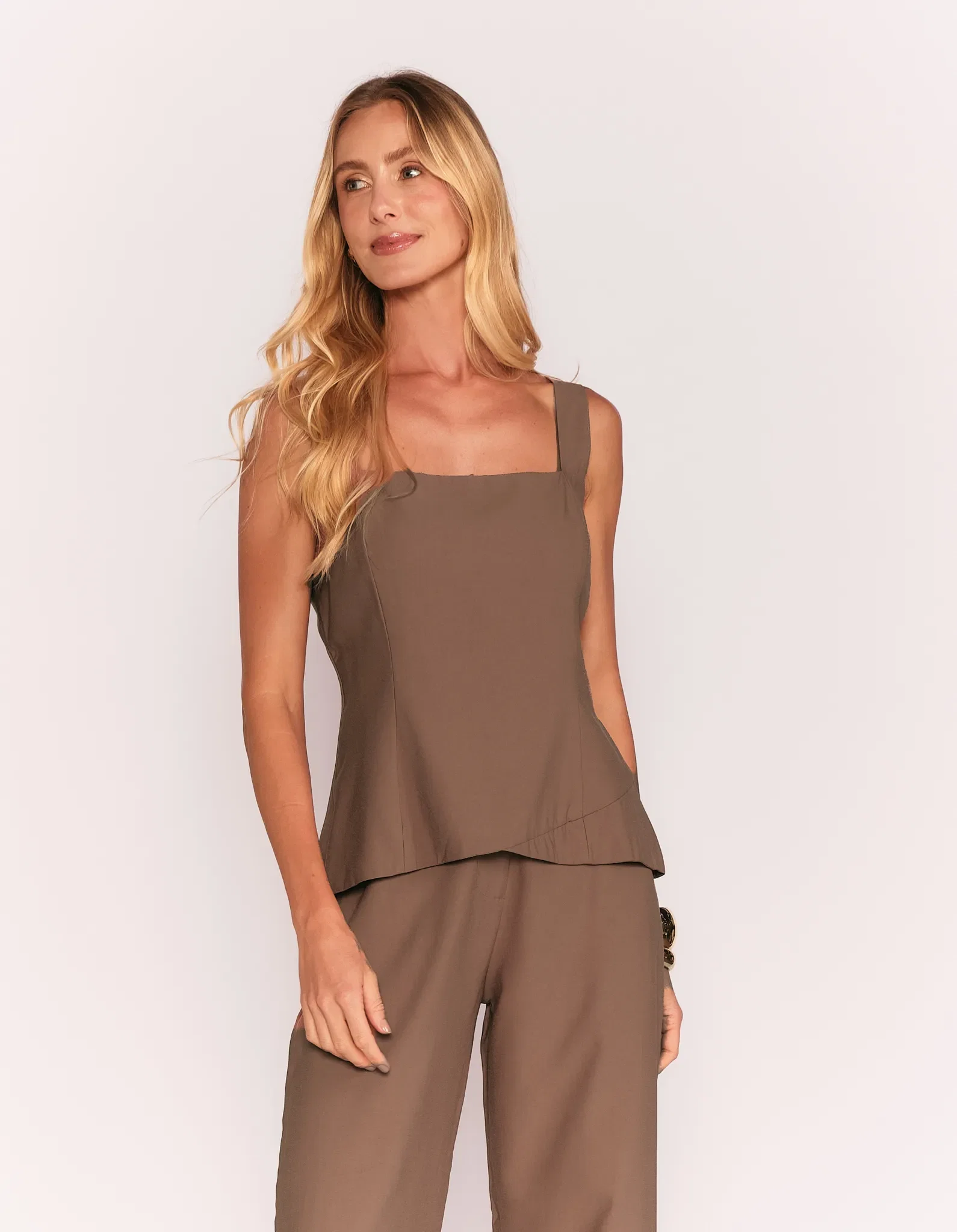 Blusa Alfaiataria Recorte Assimétrico - Caqui