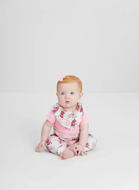 Babador Bandana Essentials para Bebê Menina (Off White) Up Baby