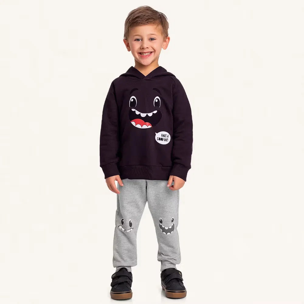 Conjunto blusão com capuz e calça em moletom