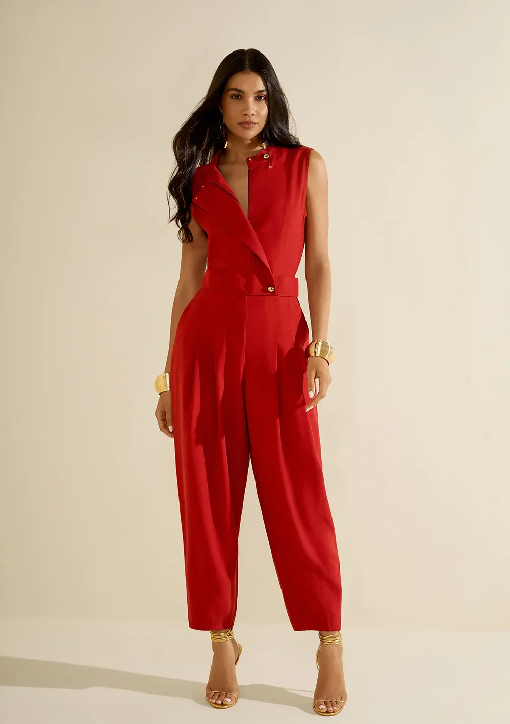 Macacão Morena Rosa Solto Gola Alta Sem Manga Longo Vermelho